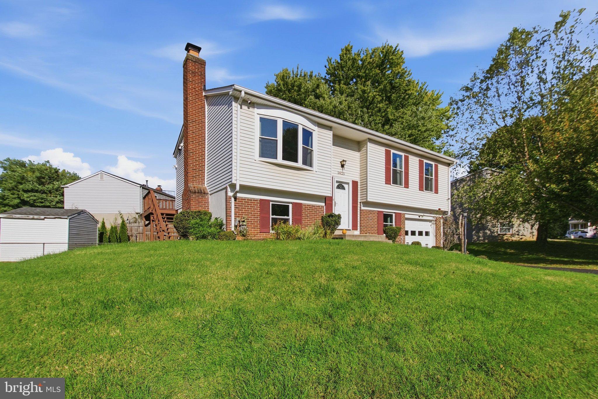 5625 ROUNDTREE DRIVE