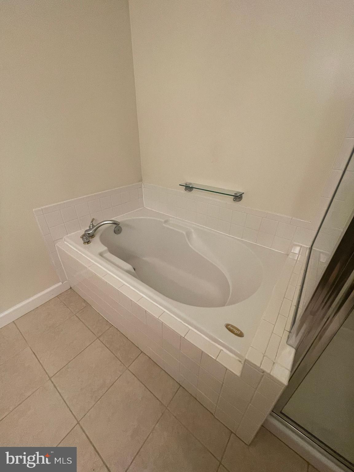 LAKESIDE AT SOUTH RIDING - Residential Lease