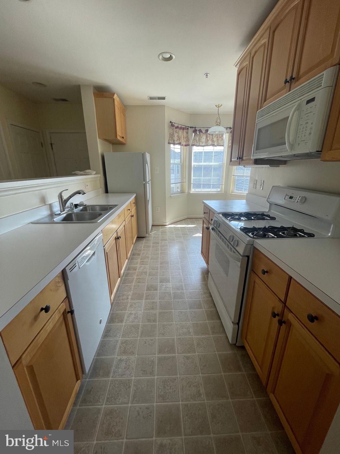 LAKESIDE AT SOUTH RIDING - Residential Lease