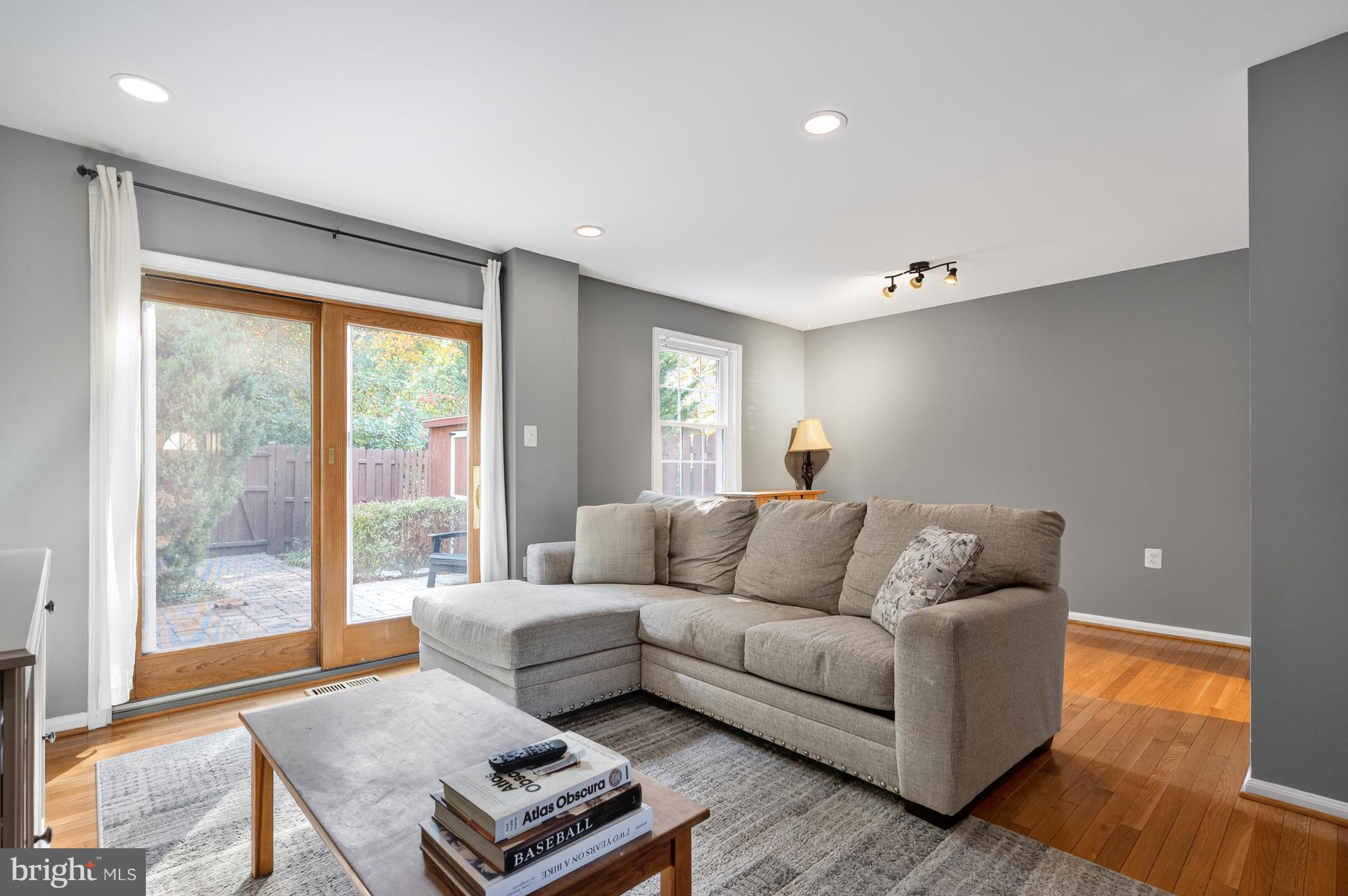 LAKEPOINTE - Residential