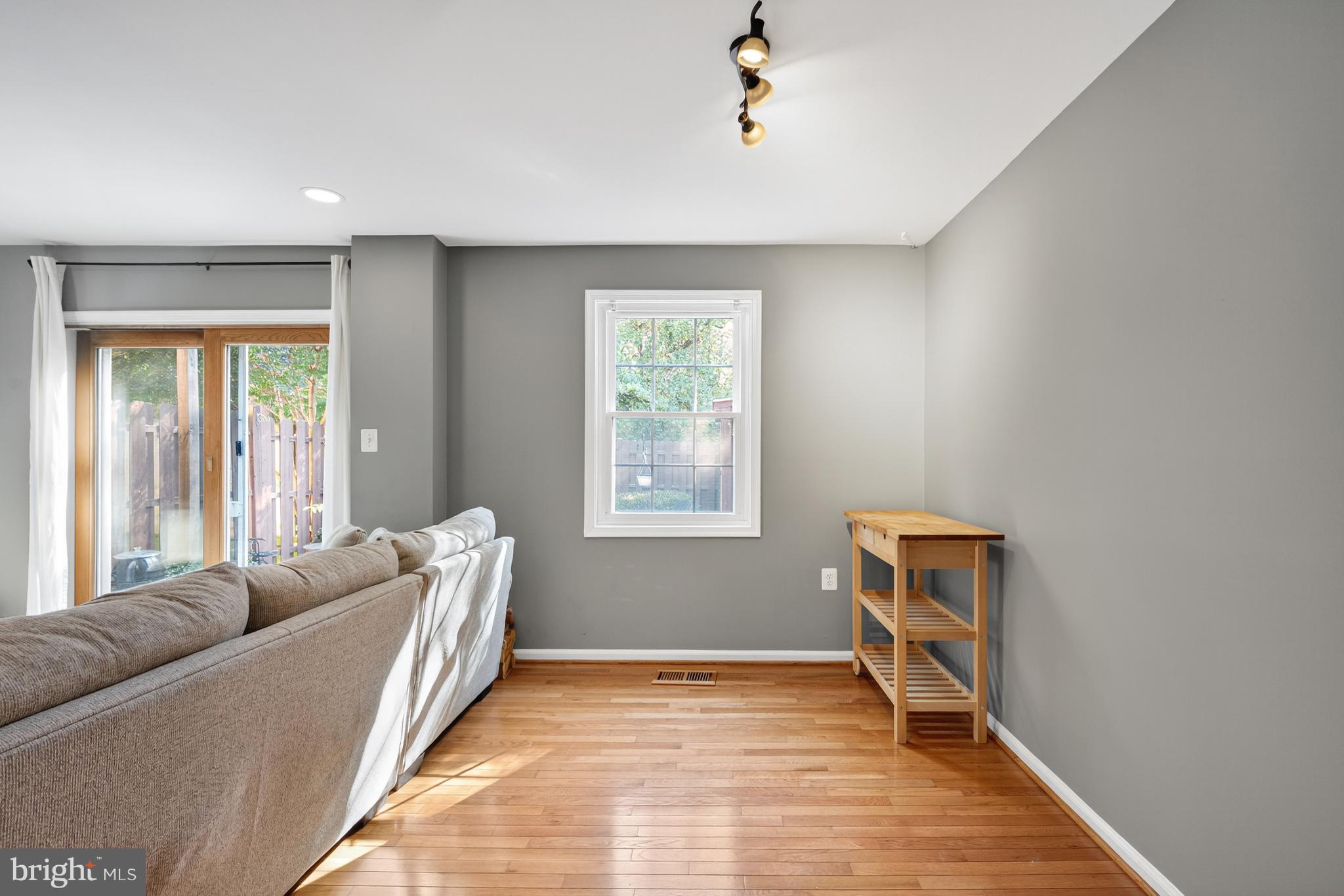 LAKEPOINTE - Residential