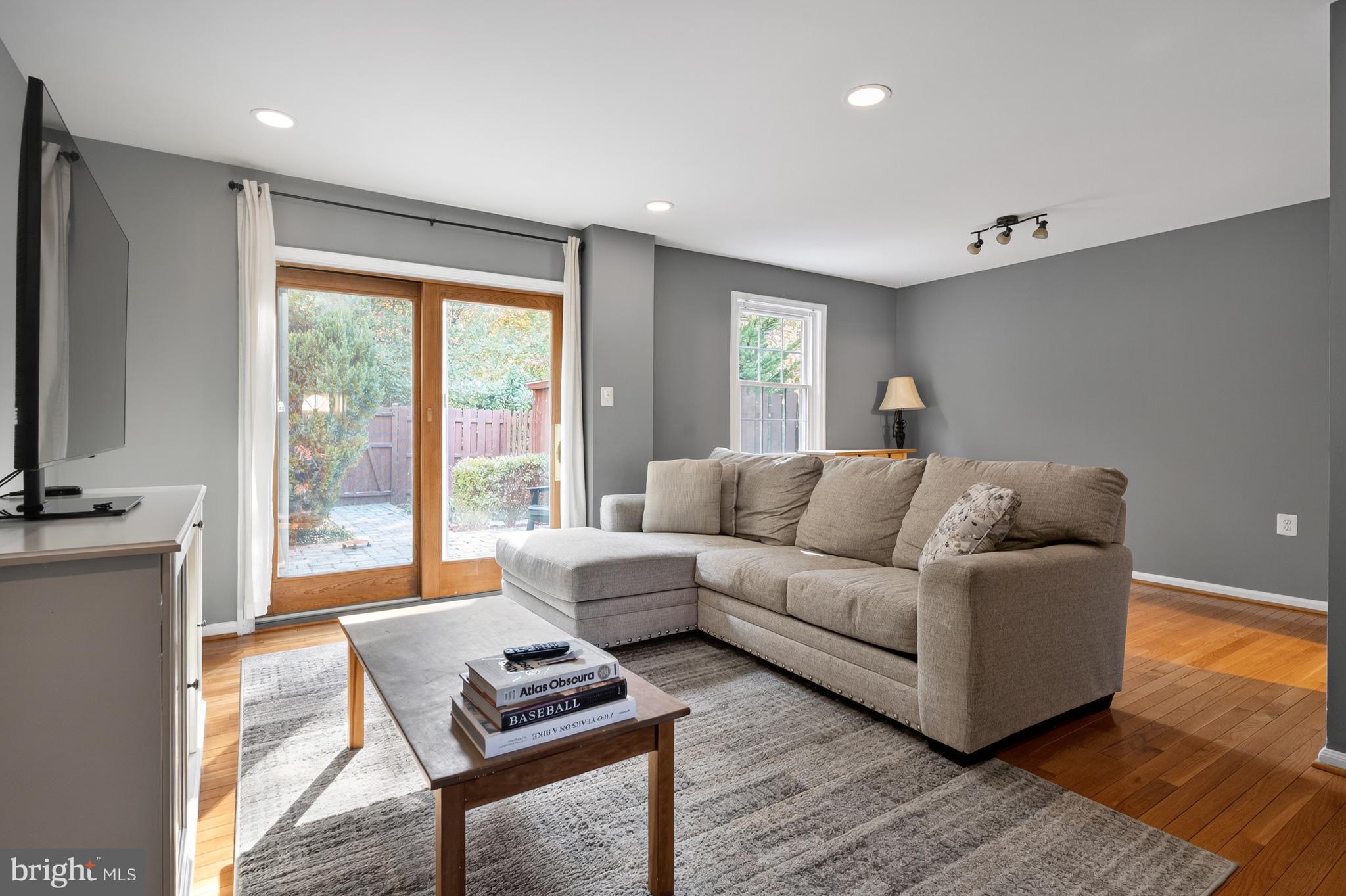 LAKEPOINTE - Residential