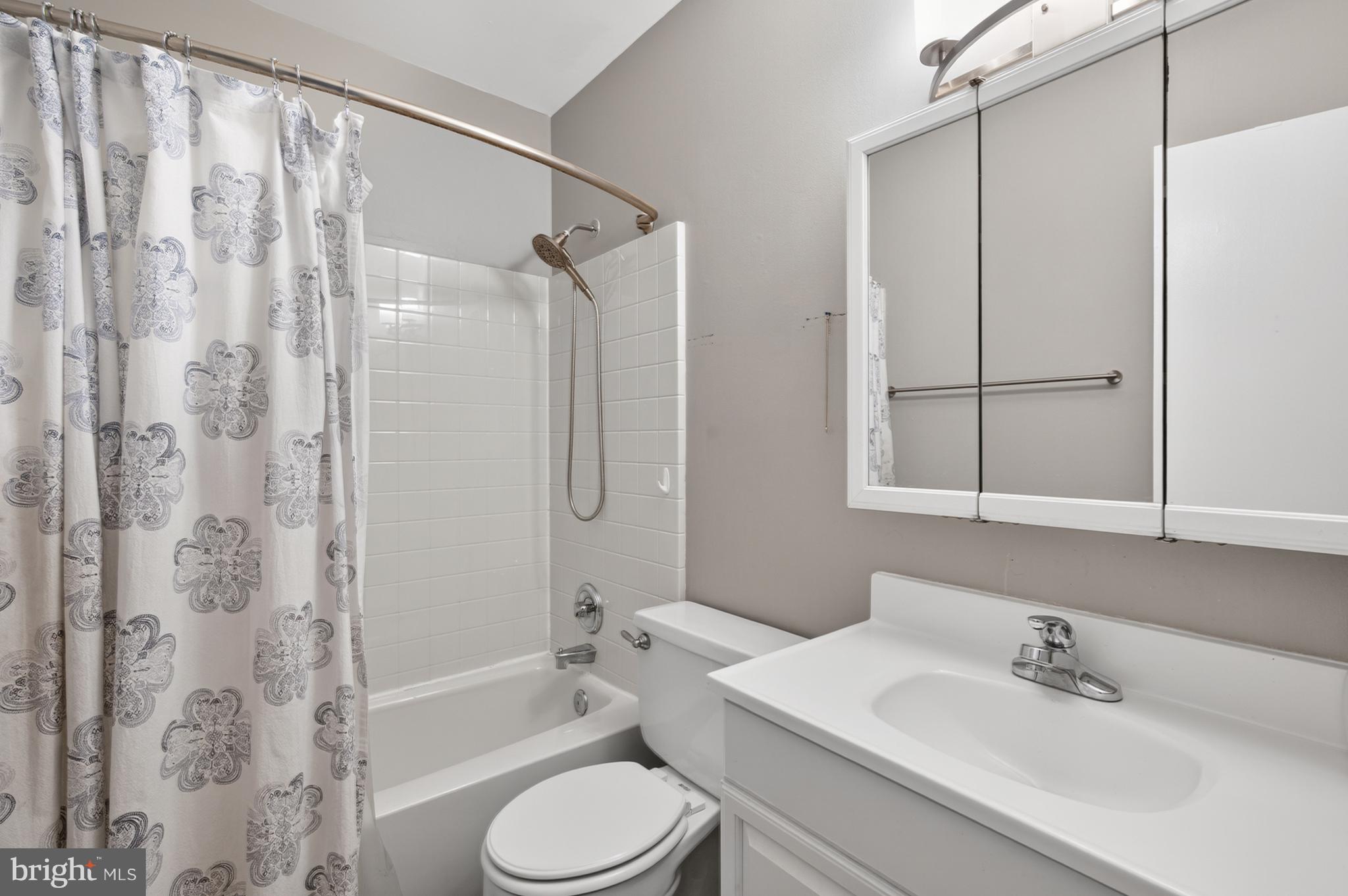 LAKEPOINTE - Residential