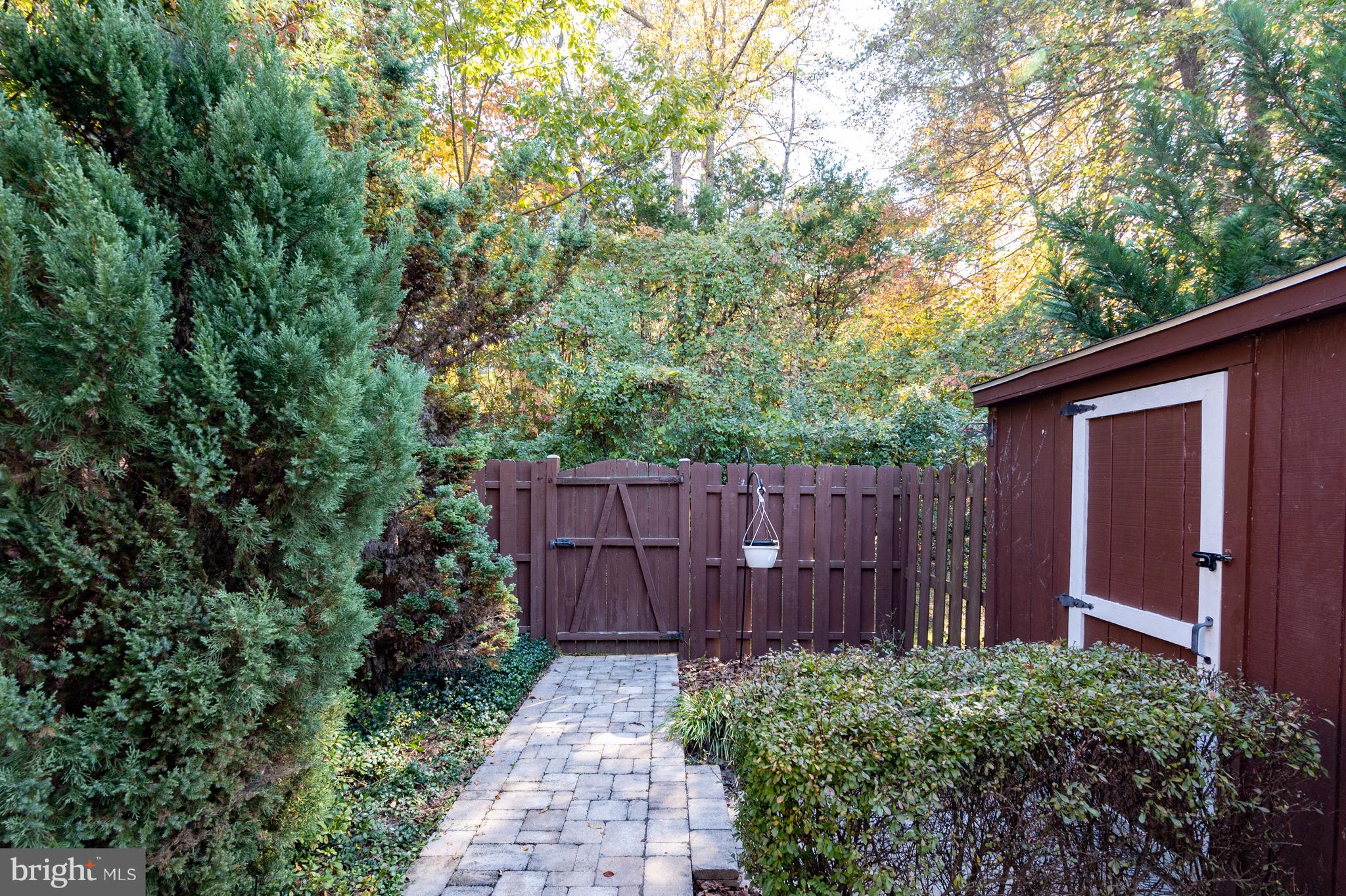 LAKEPOINTE - Residential