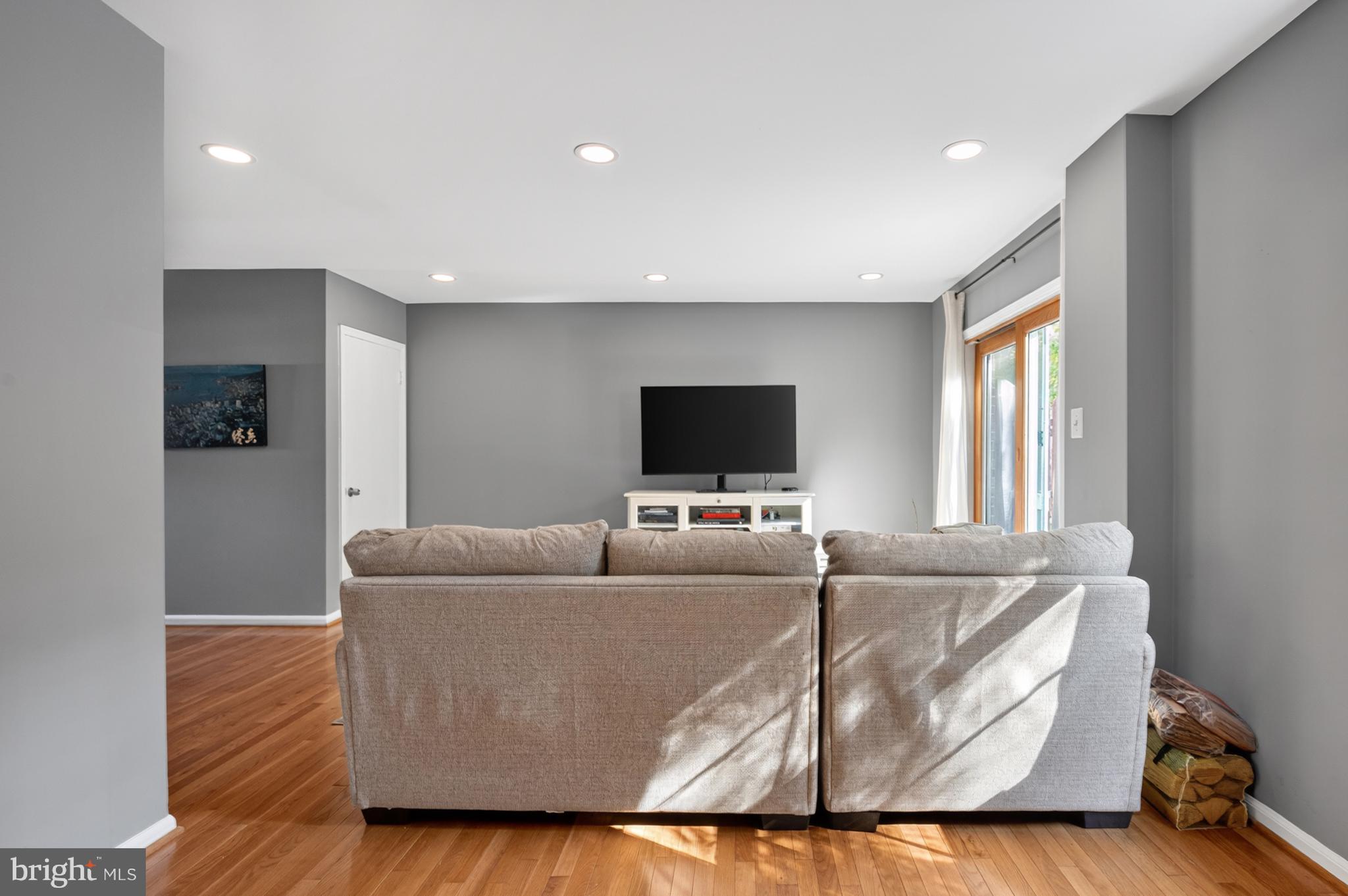 LAKEPOINTE - Residential