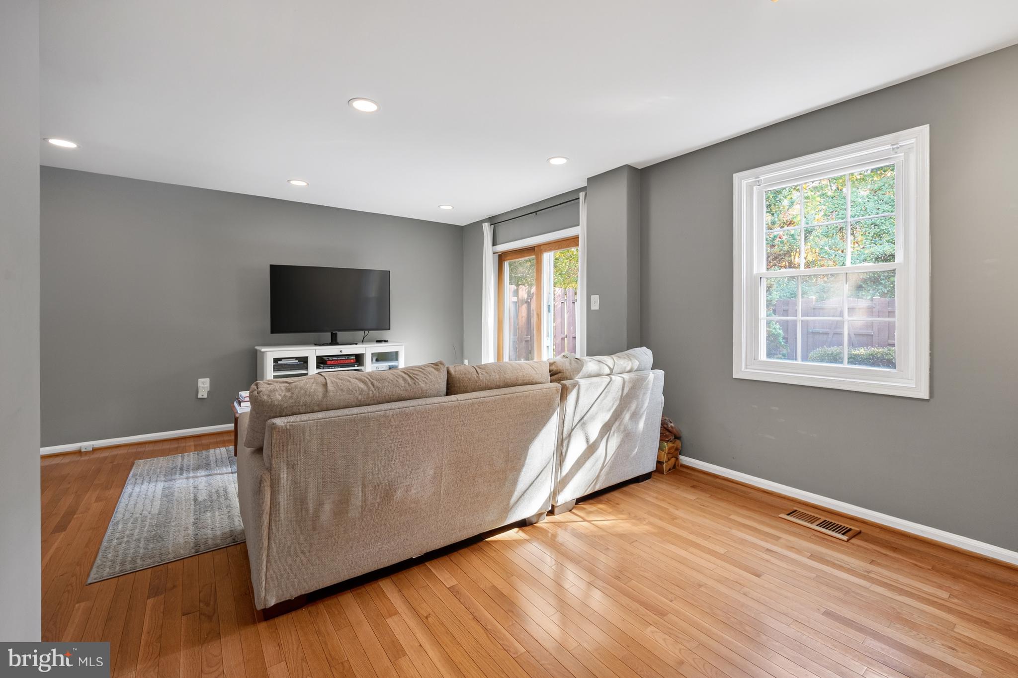 LAKEPOINTE - Residential