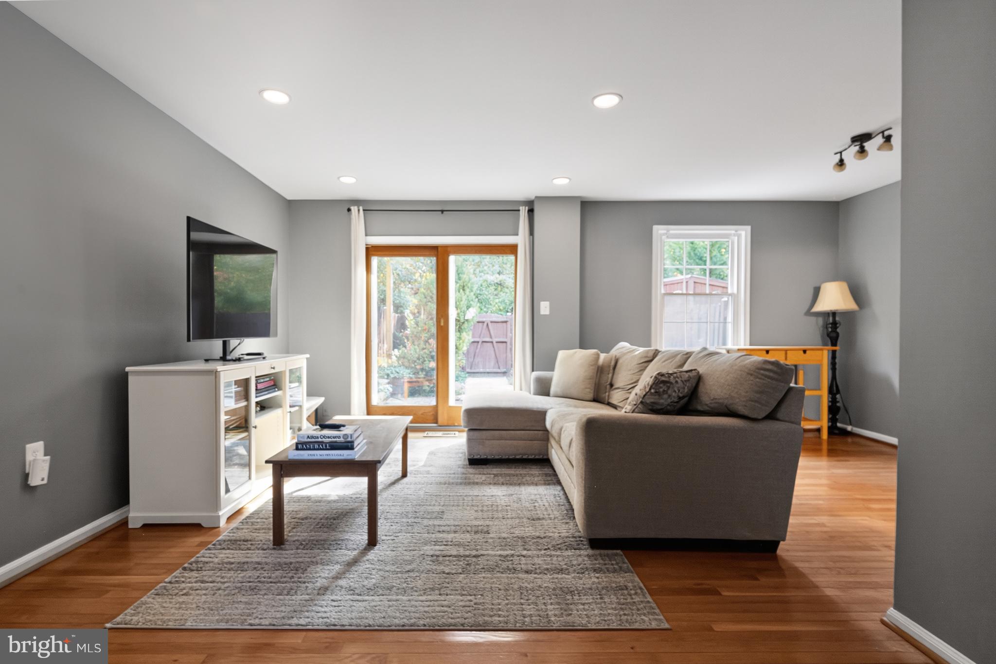 LAKEPOINTE - Residential