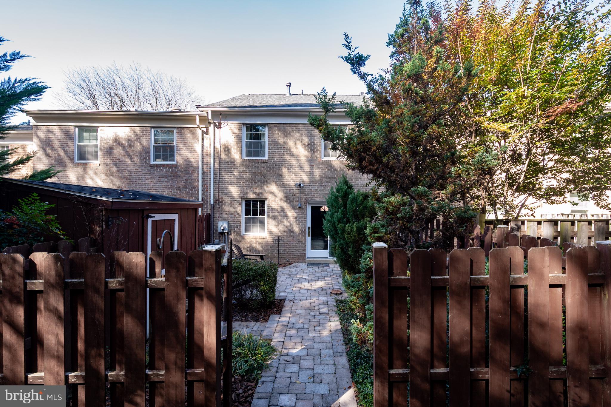 LAKEPOINTE - Residential