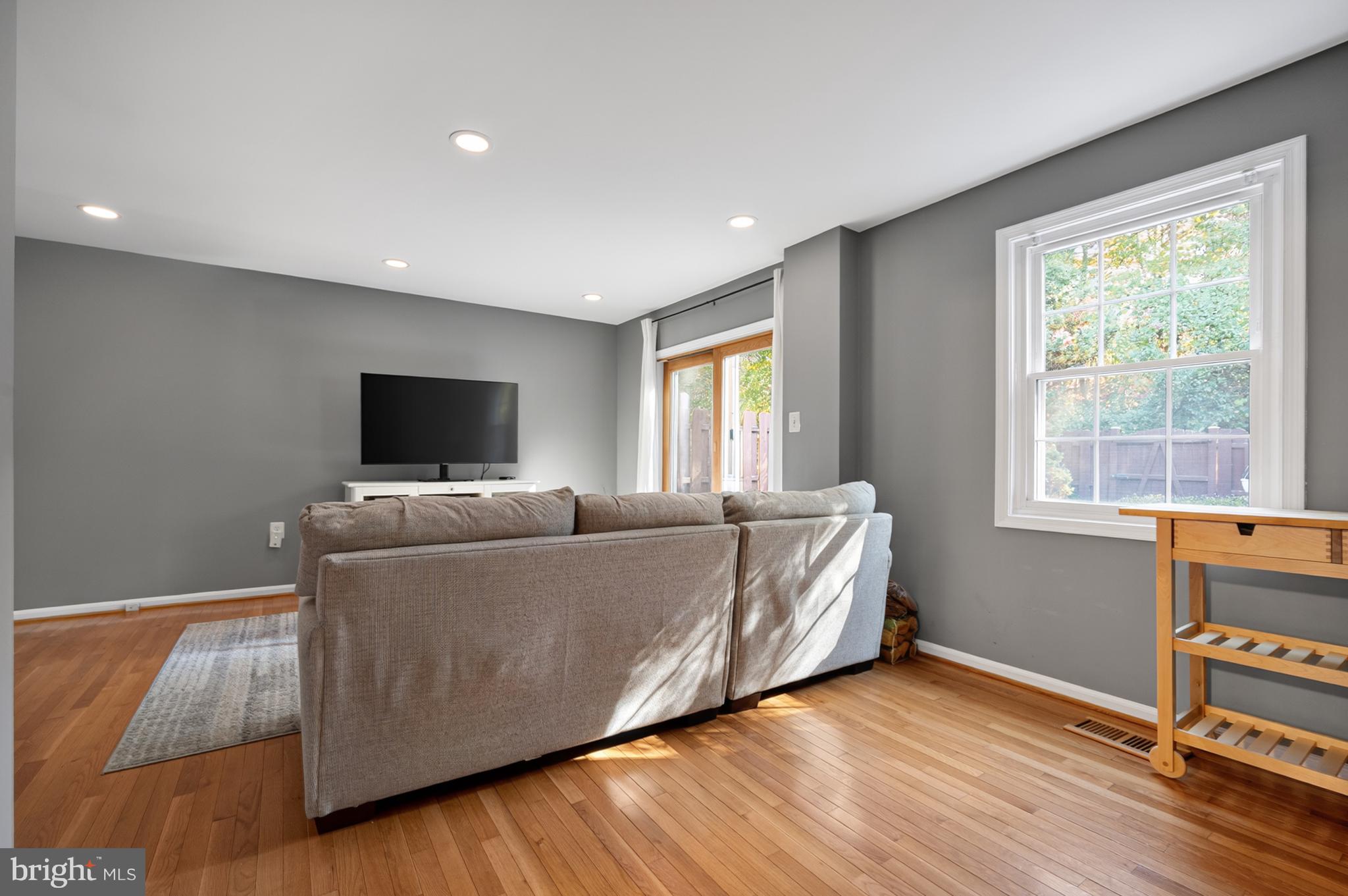 LAKEPOINTE - Residential