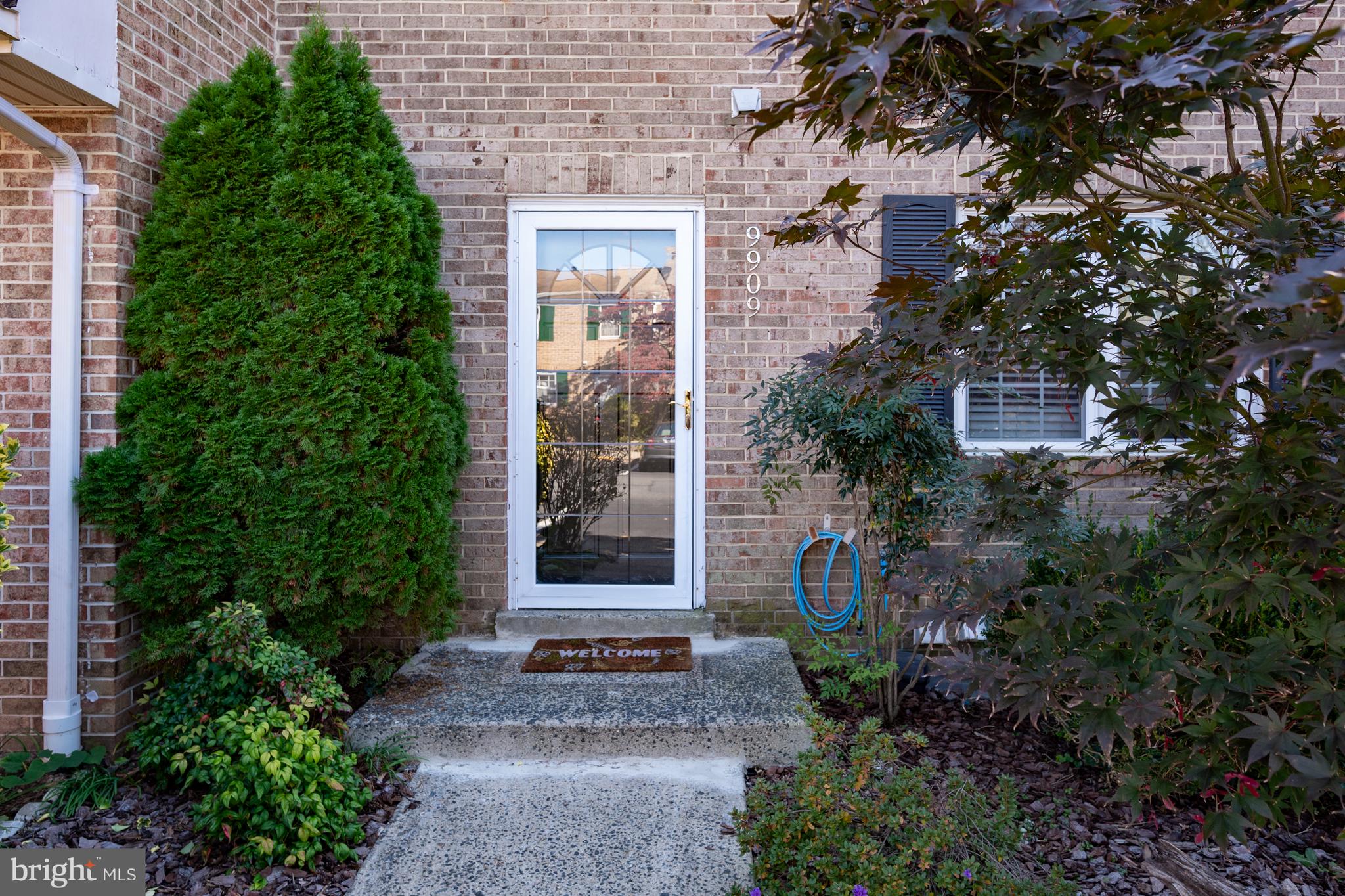 9909 LAKEPOINTE DRIVE