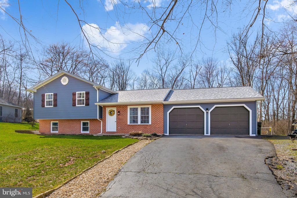 Photo of 7 Woodland Drive, Stevens, PA 17578 (MLS # PALA2048170)