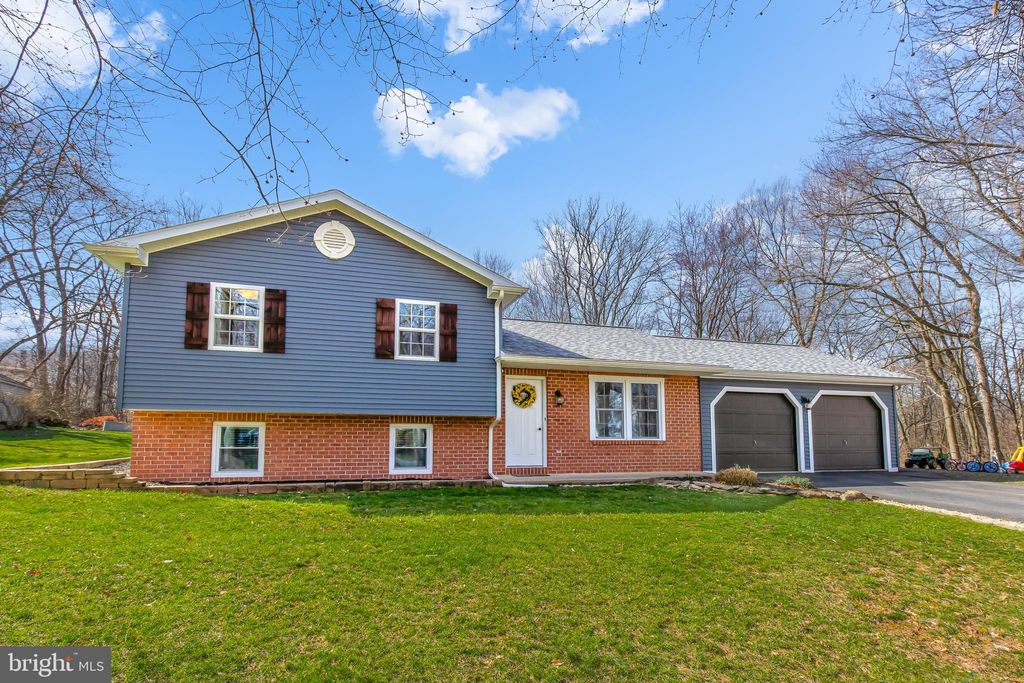 Photo of 7 Woodland Drive, Stevens, PA 17578 (MLS # PALA2048170)