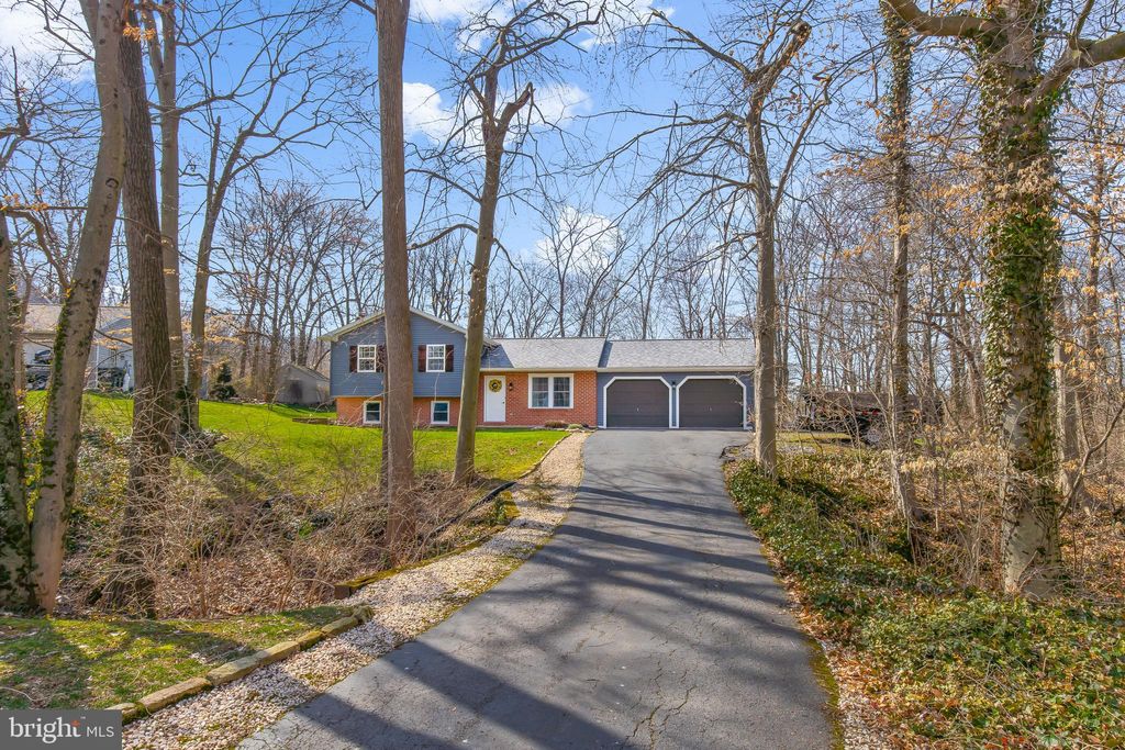 Photo of 7 Woodland Drive, Stevens, PA 17578 (MLS # PALA2048170)