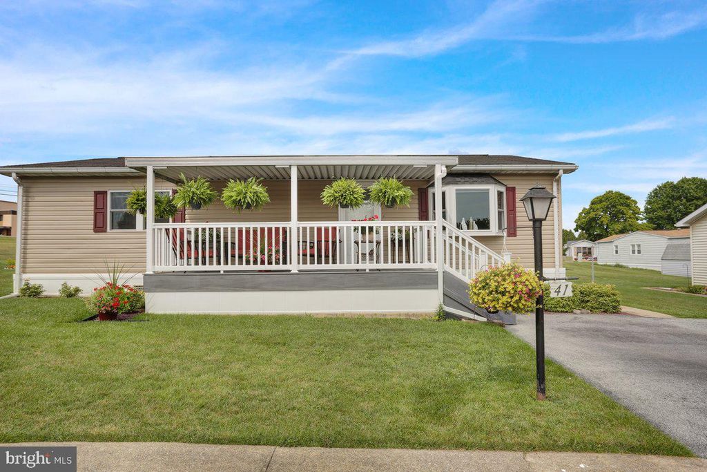 Photo of 41 STONY RUN VLG, DENVER, PA 17517 (MLS # PALA2038506)