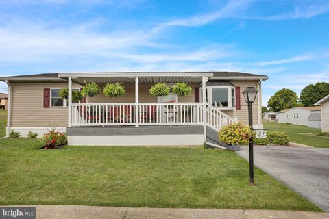 Photo of 41 STONY RUN VLG, DENVER, PA 17517 (MLS # PALA2038506)