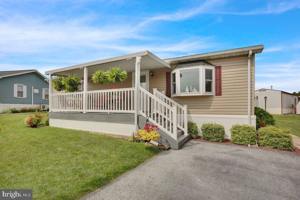 Photo of 41 STONY RUN VLG, DENVER, PA 17517 (MLS # PALA2038506)