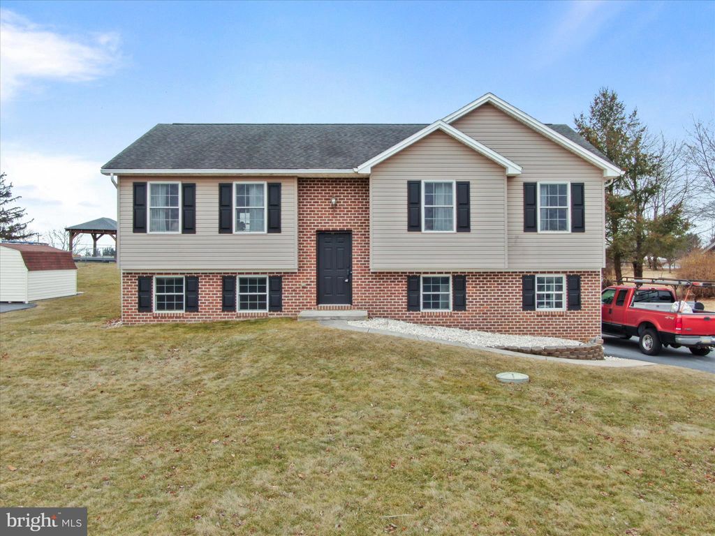 Photo of 1674 Hammond Dr, CHAMBERSBURG, PA 17201 (MLS # PAFL2033062)