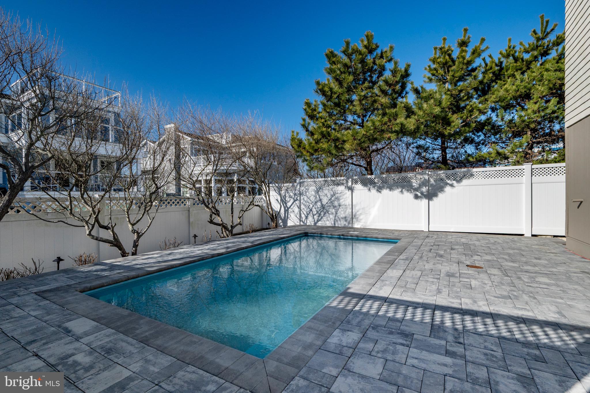1109-B LONG BEACH BOULEVARD