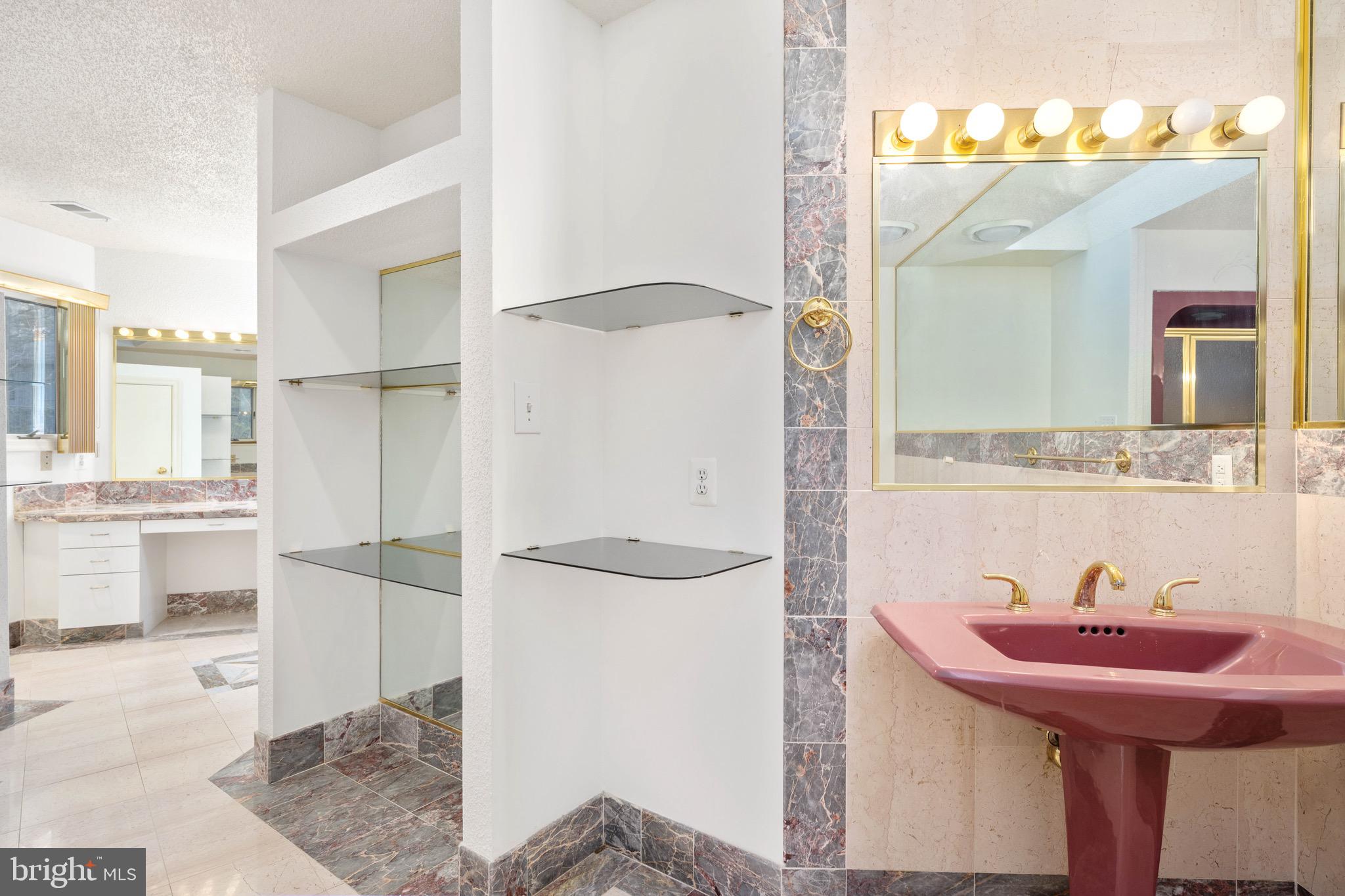 OCCOQUAN FOREST - Residential