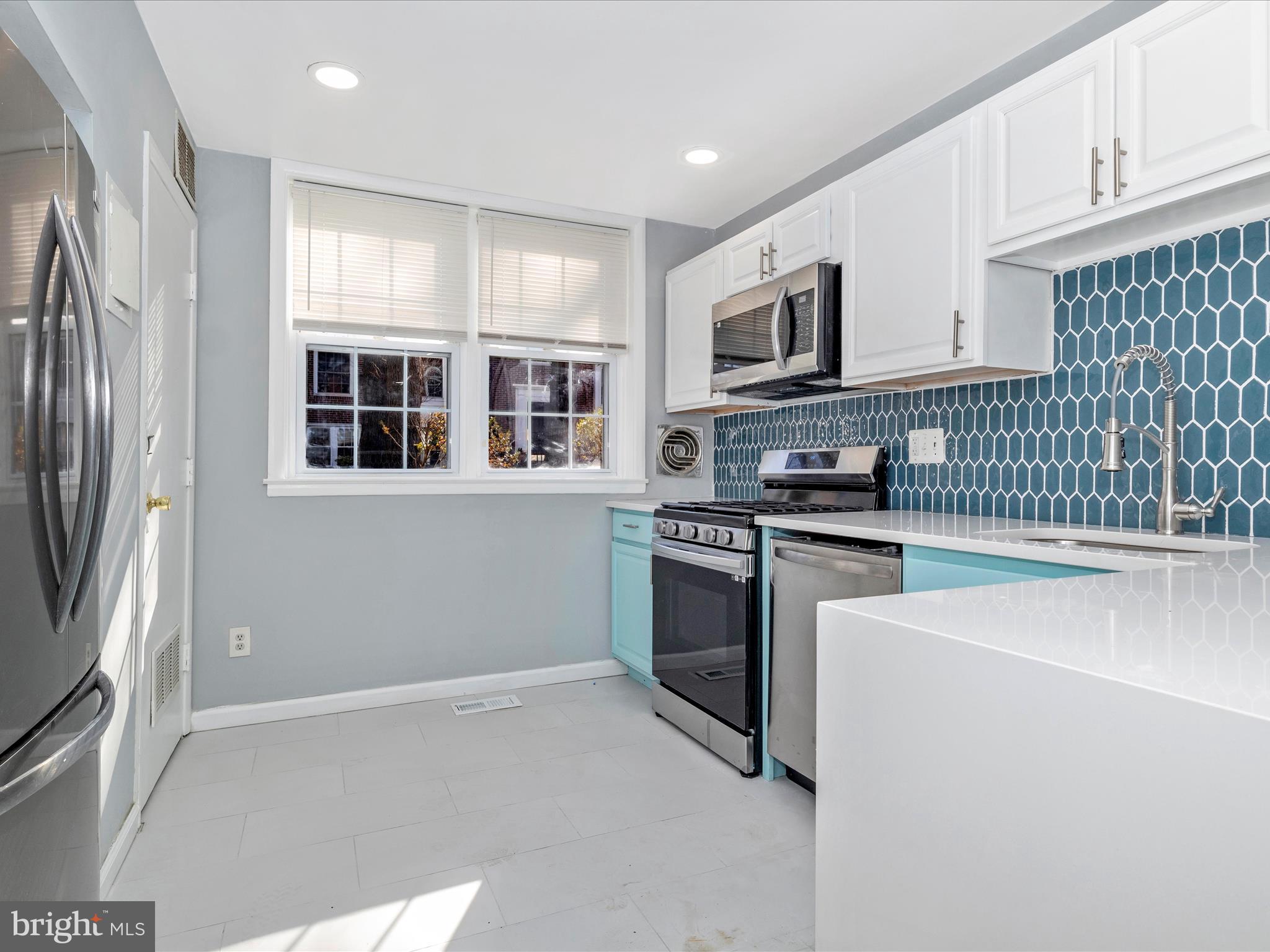 HOMELAND SOUTHWAY - Residential Lease