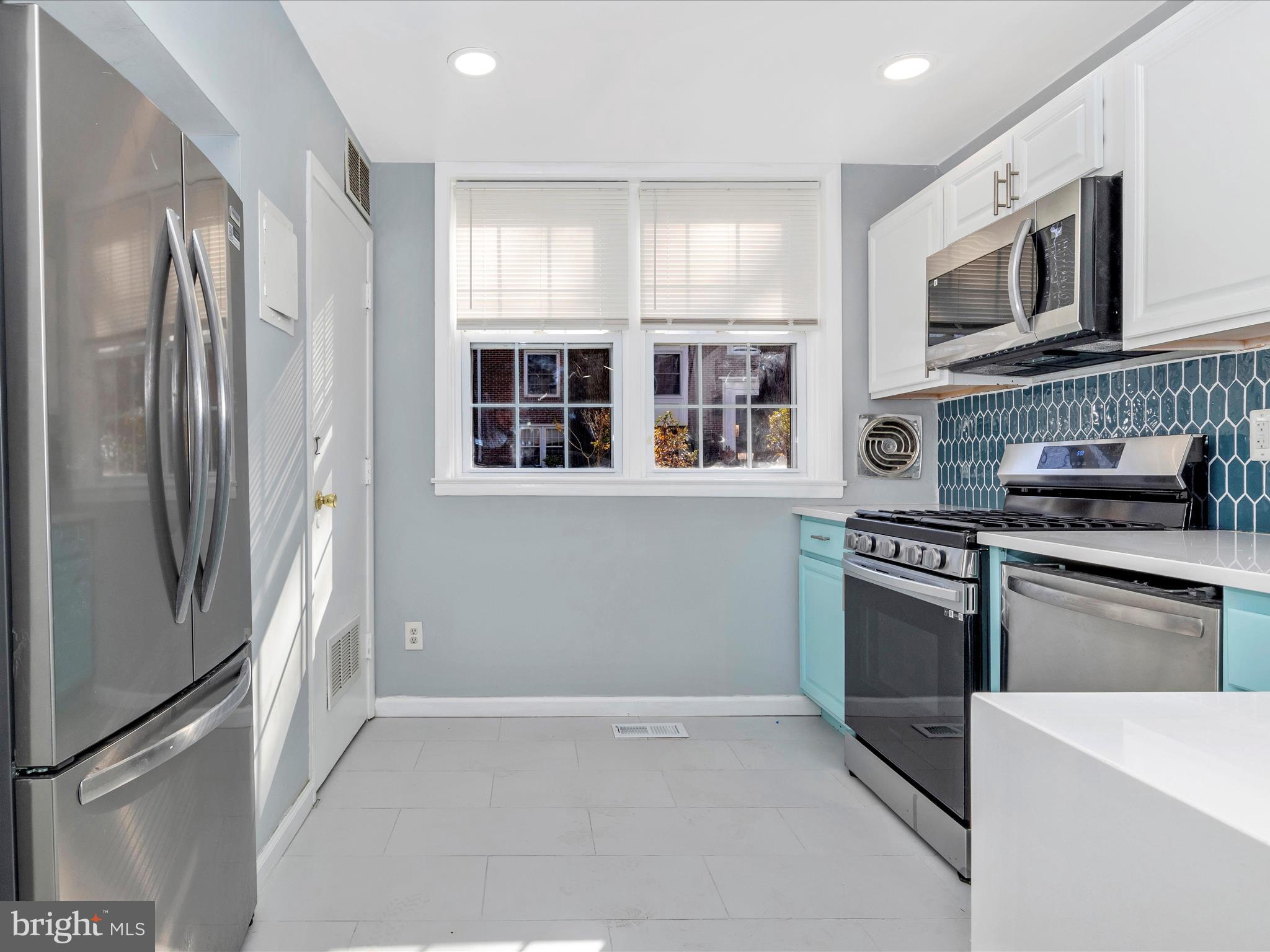 HOMELAND SOUTHWAY - Residential Lease