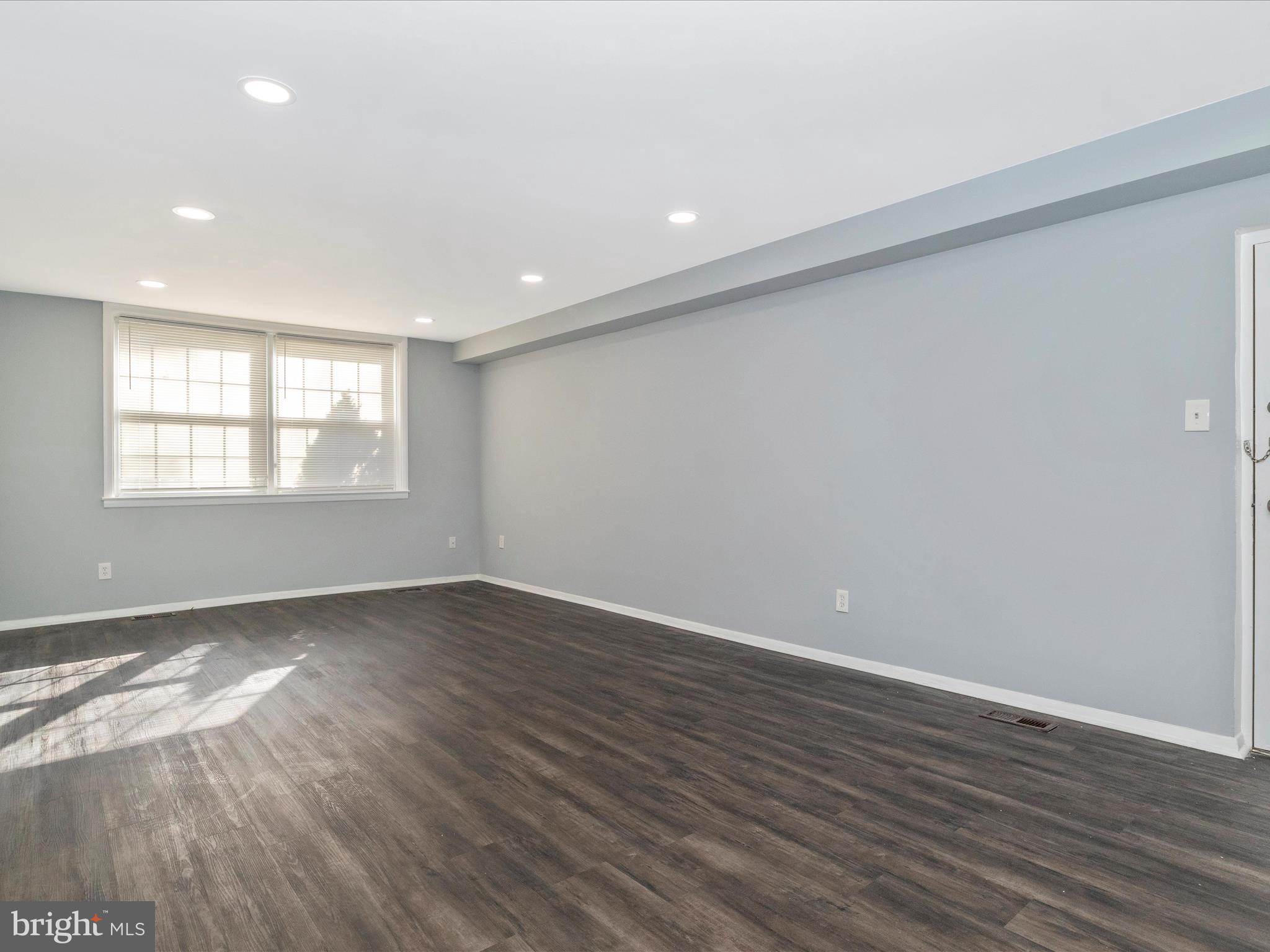 HOMELAND SOUTHWAY - Residential Lease