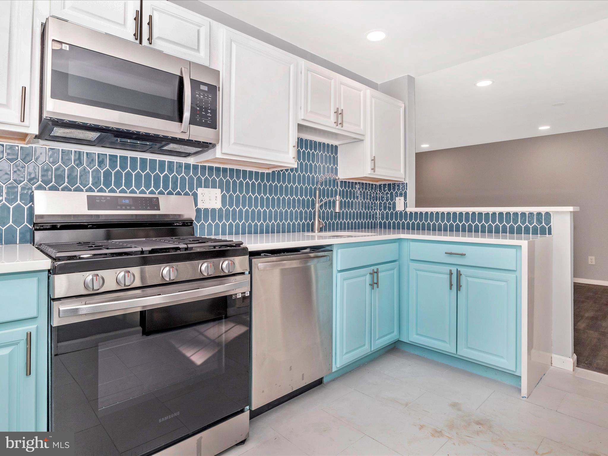 HOMELAND SOUTHWAY - Residential Lease