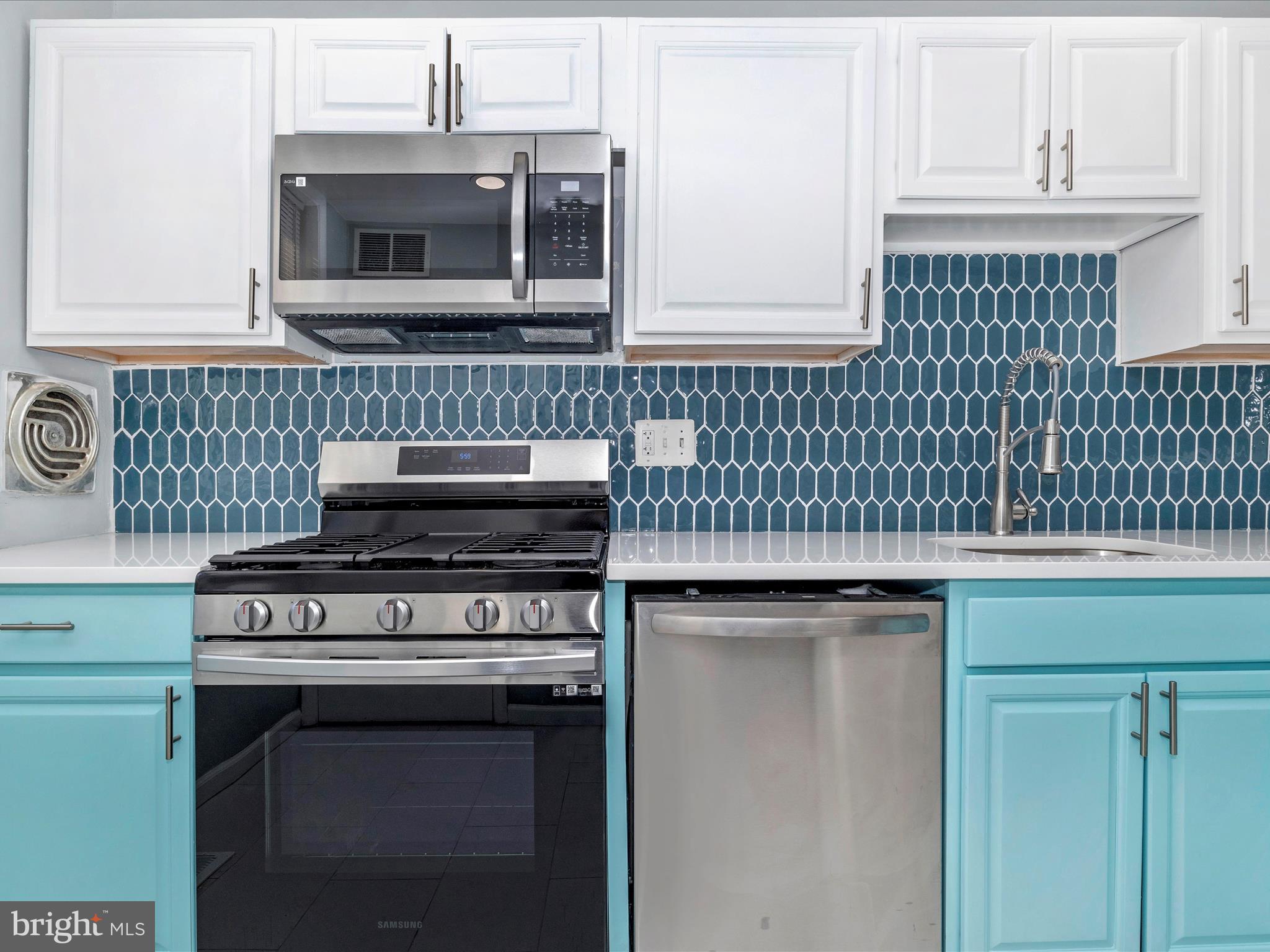 HOMELAND SOUTHWAY - Residential Lease