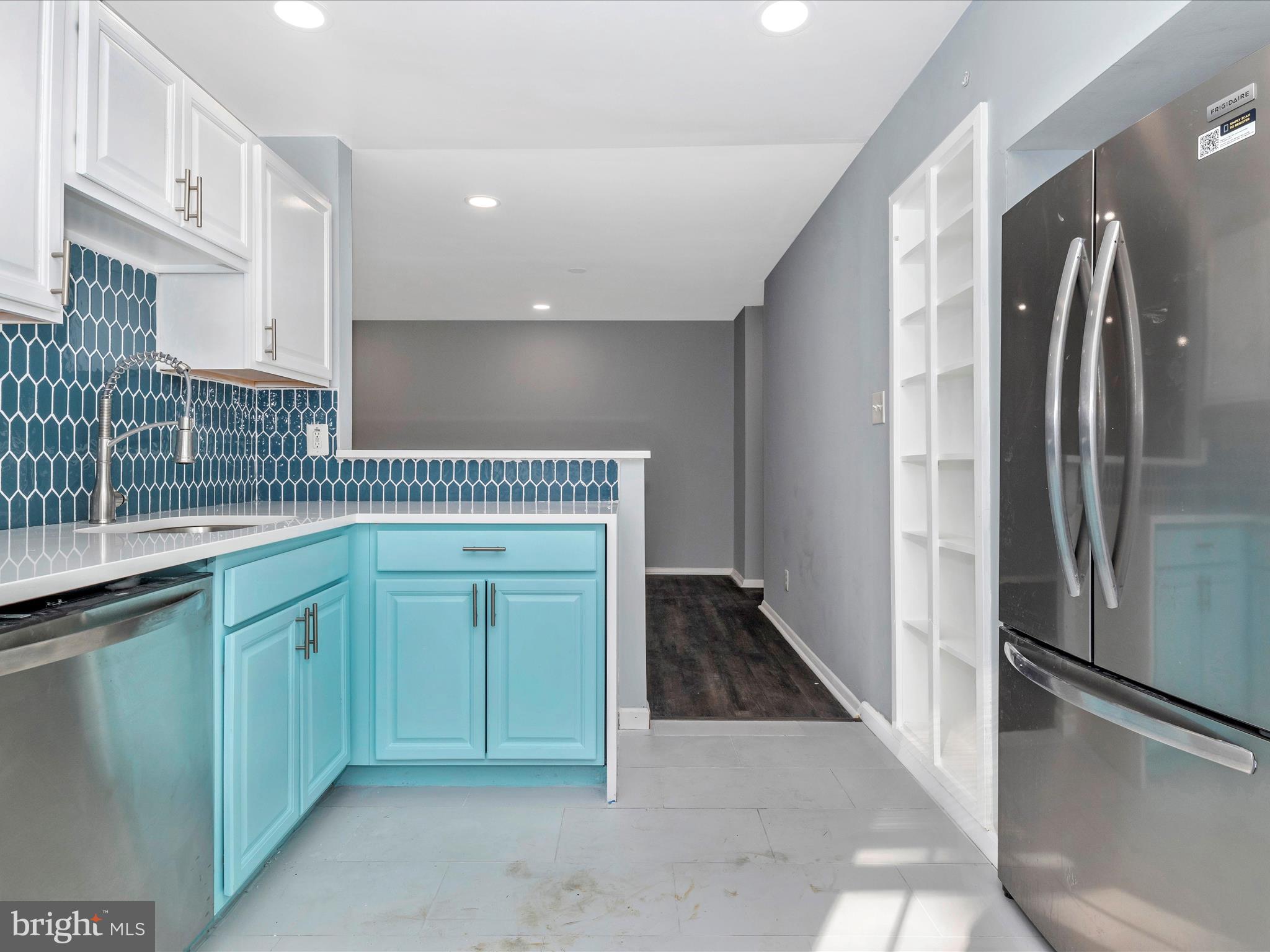 HOMELAND SOUTHWAY - Residential Lease