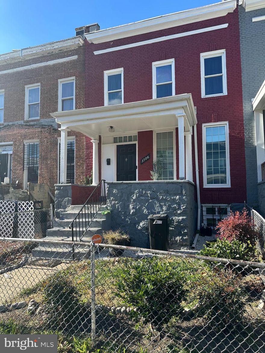 Very charming home centrally located in Baltimore, MD.  3 bedrooms, 2 bathrooms with street parking.  Open floor plan, competitively priced and a MUST SEE!!!