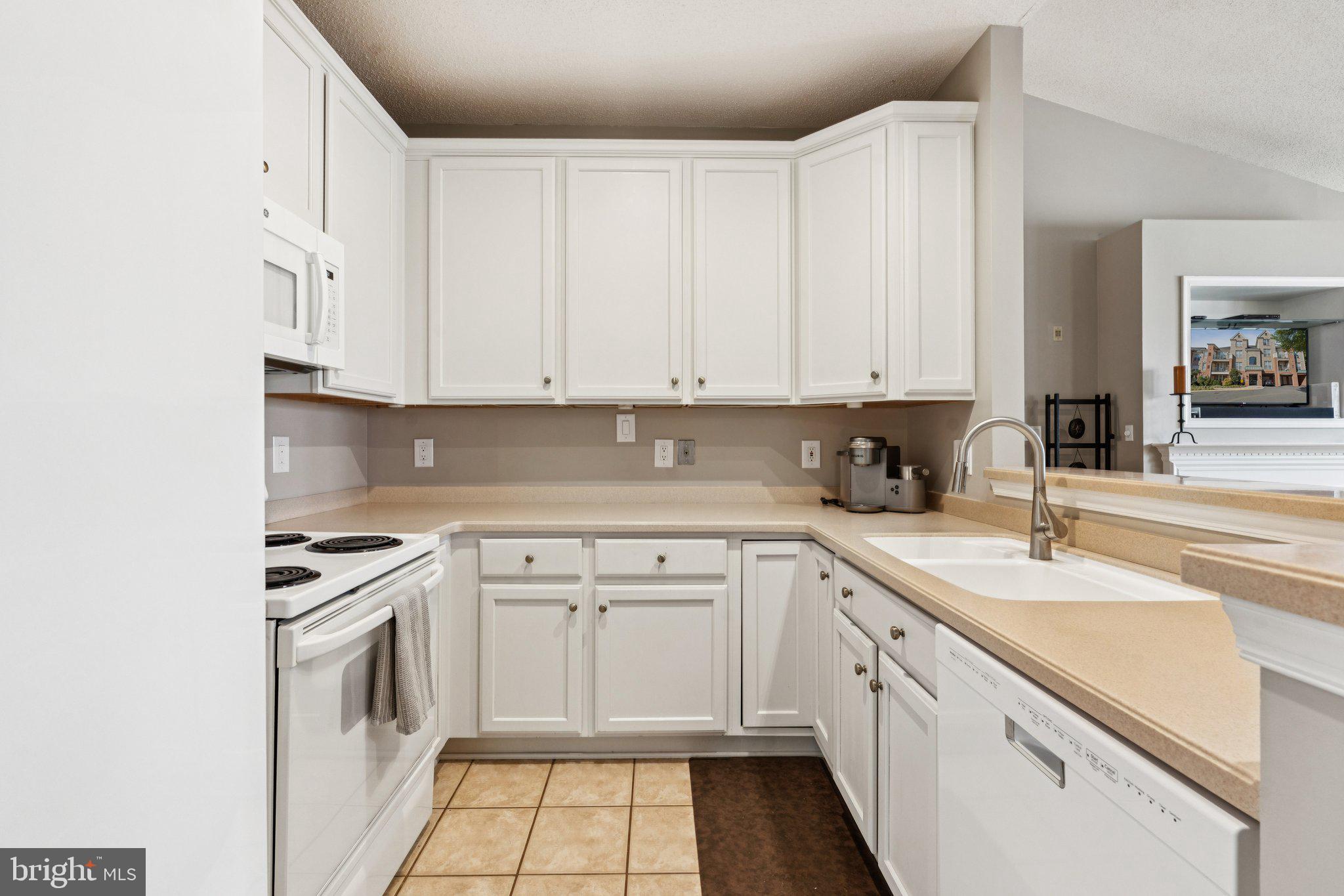 MADISON PARK AT WEST MARKET - Residential