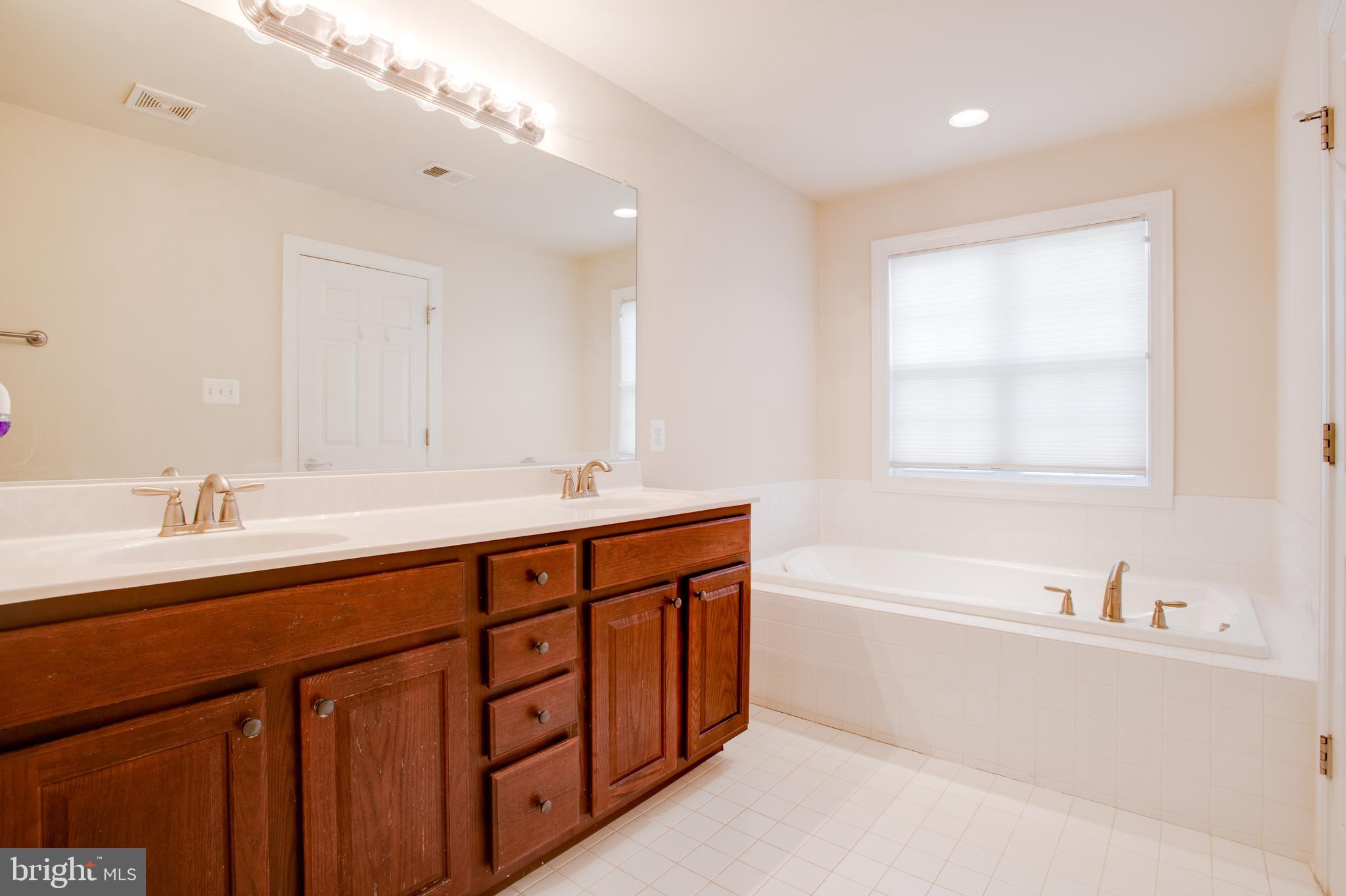 OAK KNOLL FARMS - Residential