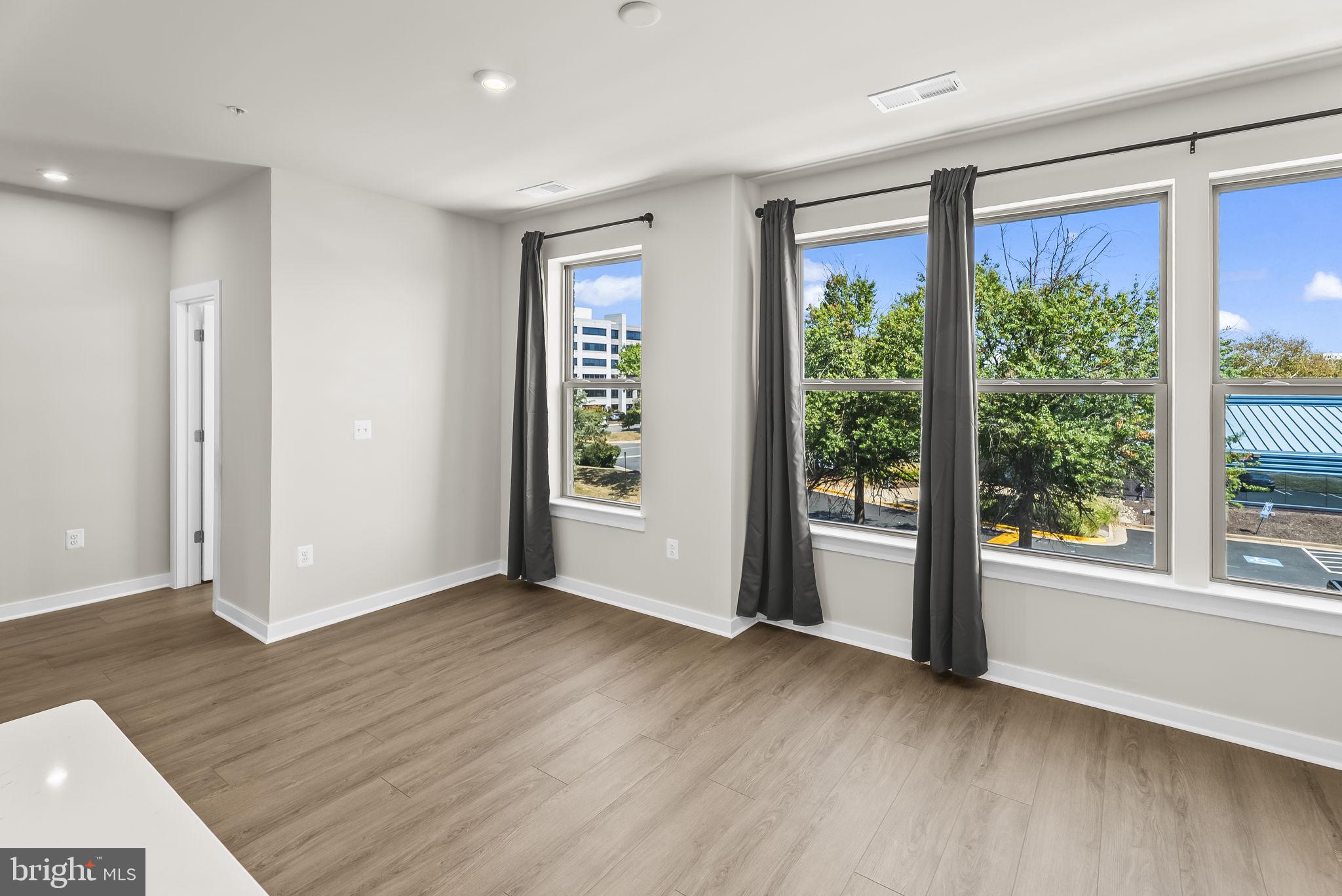 DULLES TECHNOLOGY - Residential Lease