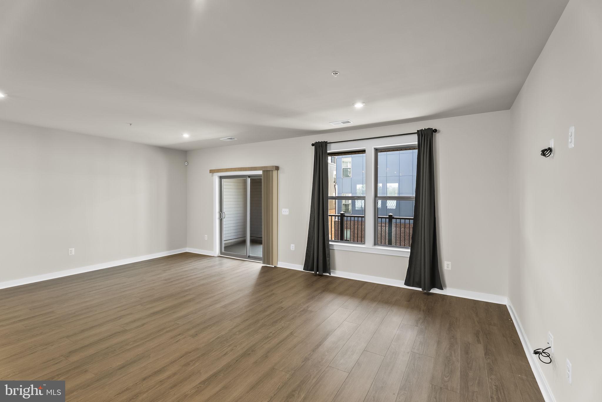 DULLES TECHNOLOGY - Residential Lease