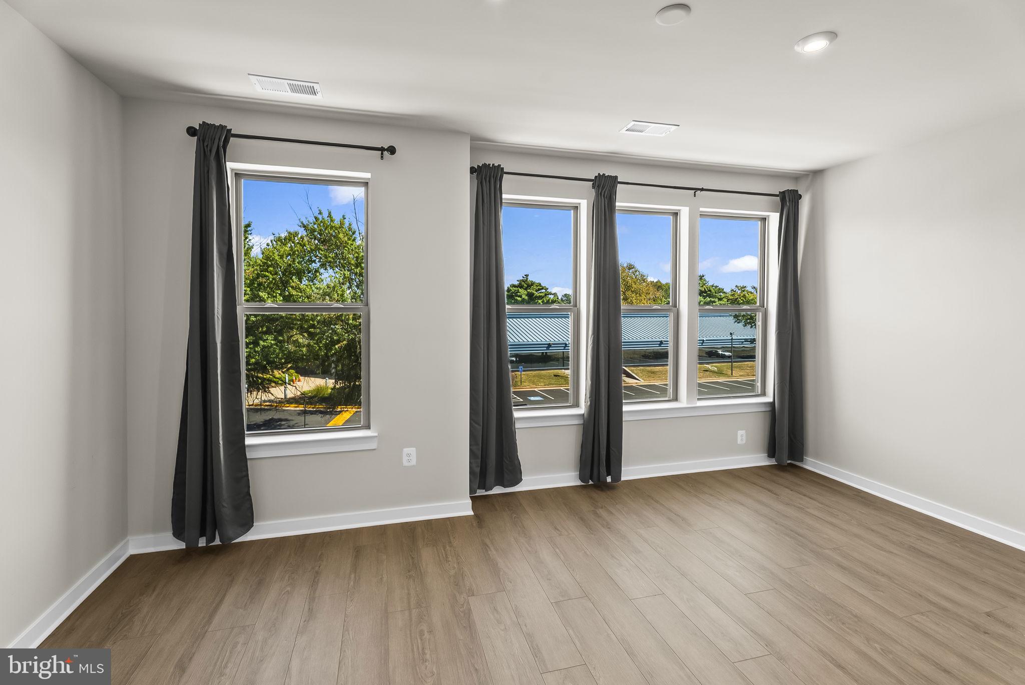 DULLES TECHNOLOGY - Residential Lease