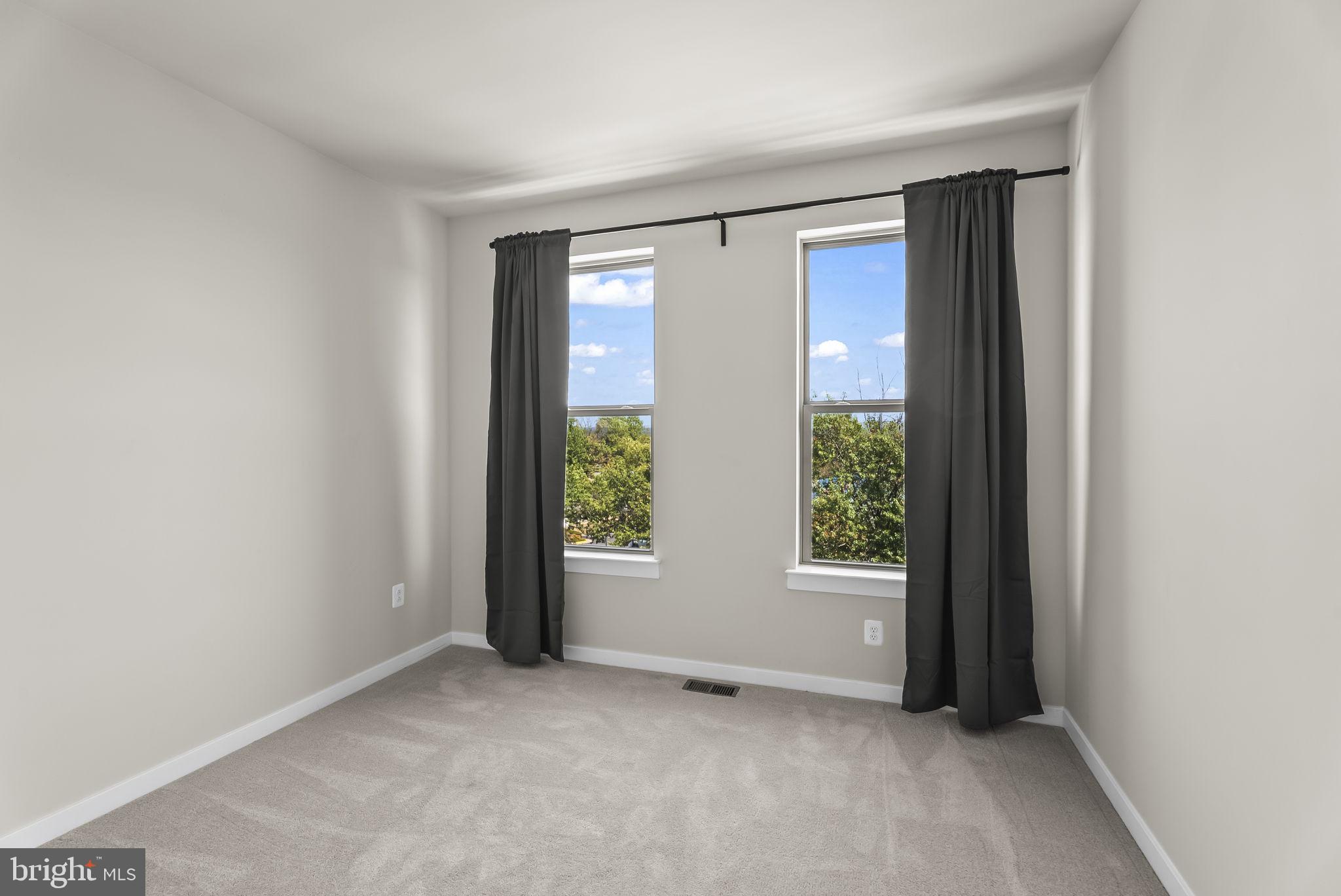 DULLES TECHNOLOGY - Residential Lease