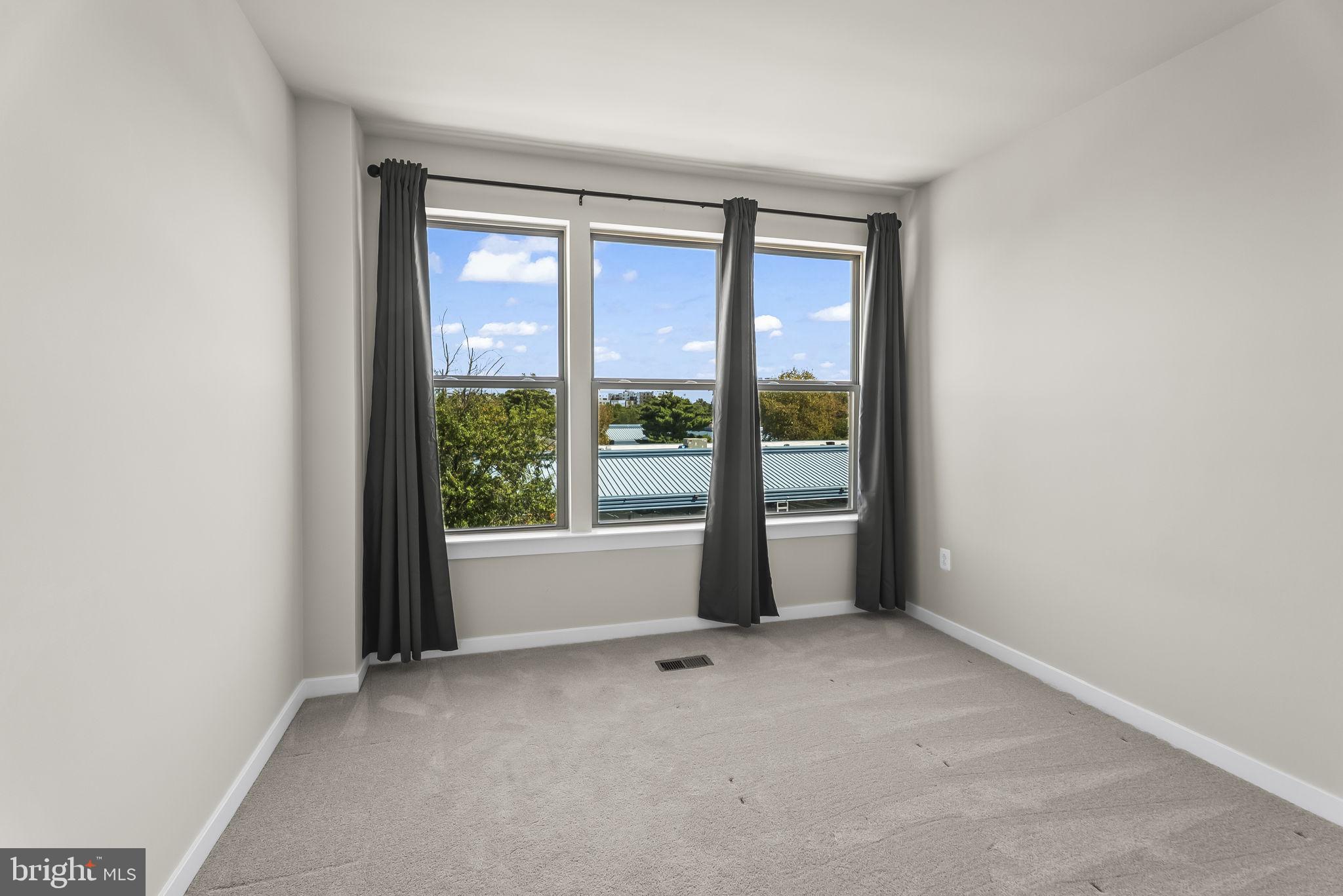 DULLES TECHNOLOGY - Residential Lease