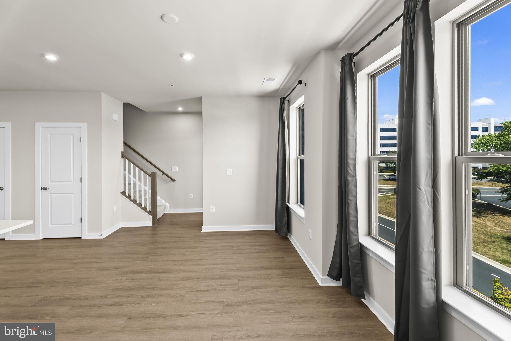 DULLES TECHNOLOGY - Residential Lease