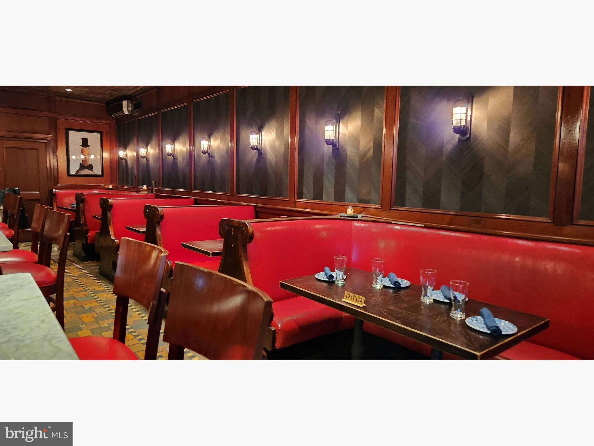 125 WALNUT ST RESTAURANT