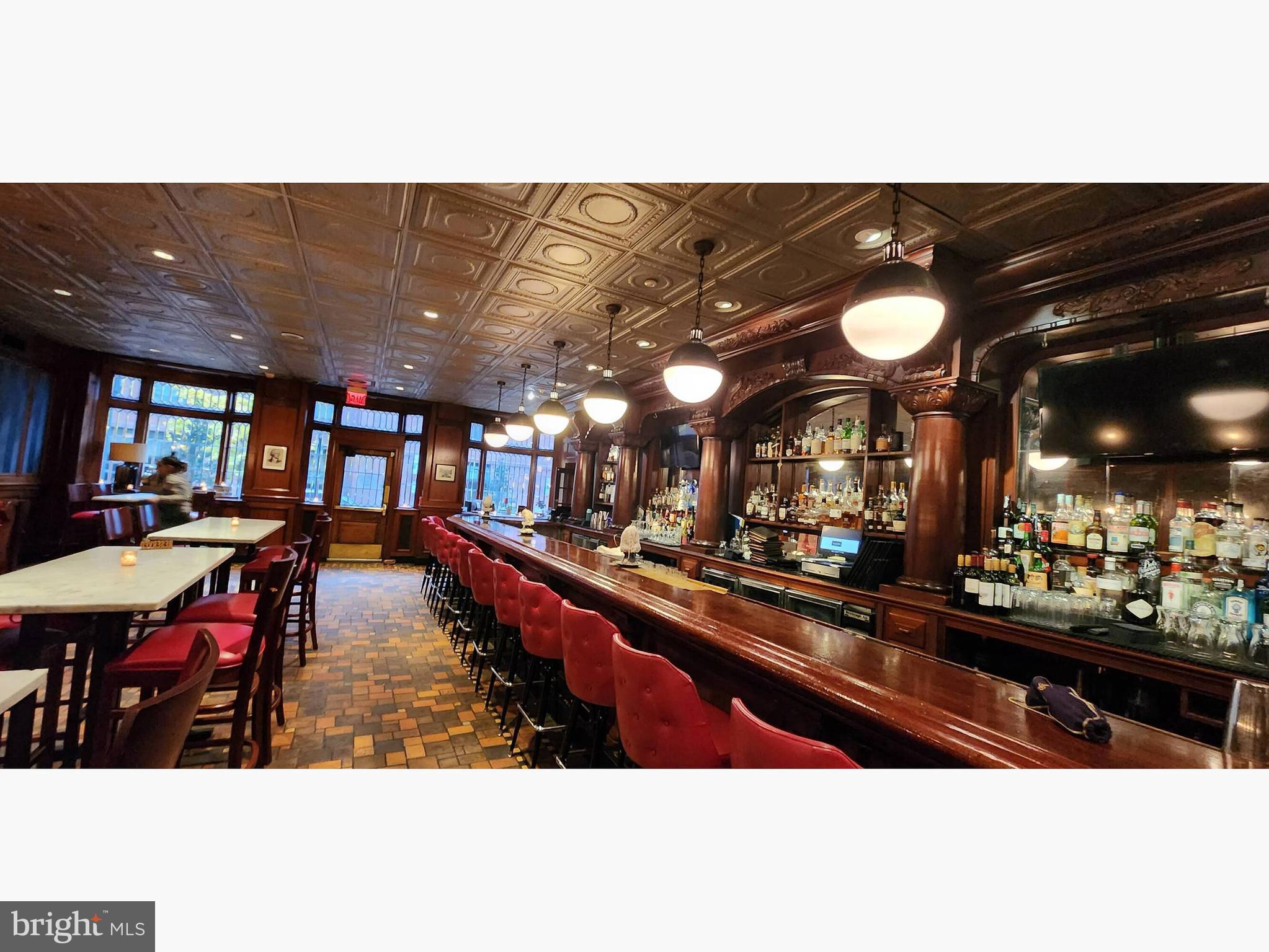 125 WALNUT ST RESTAURANT