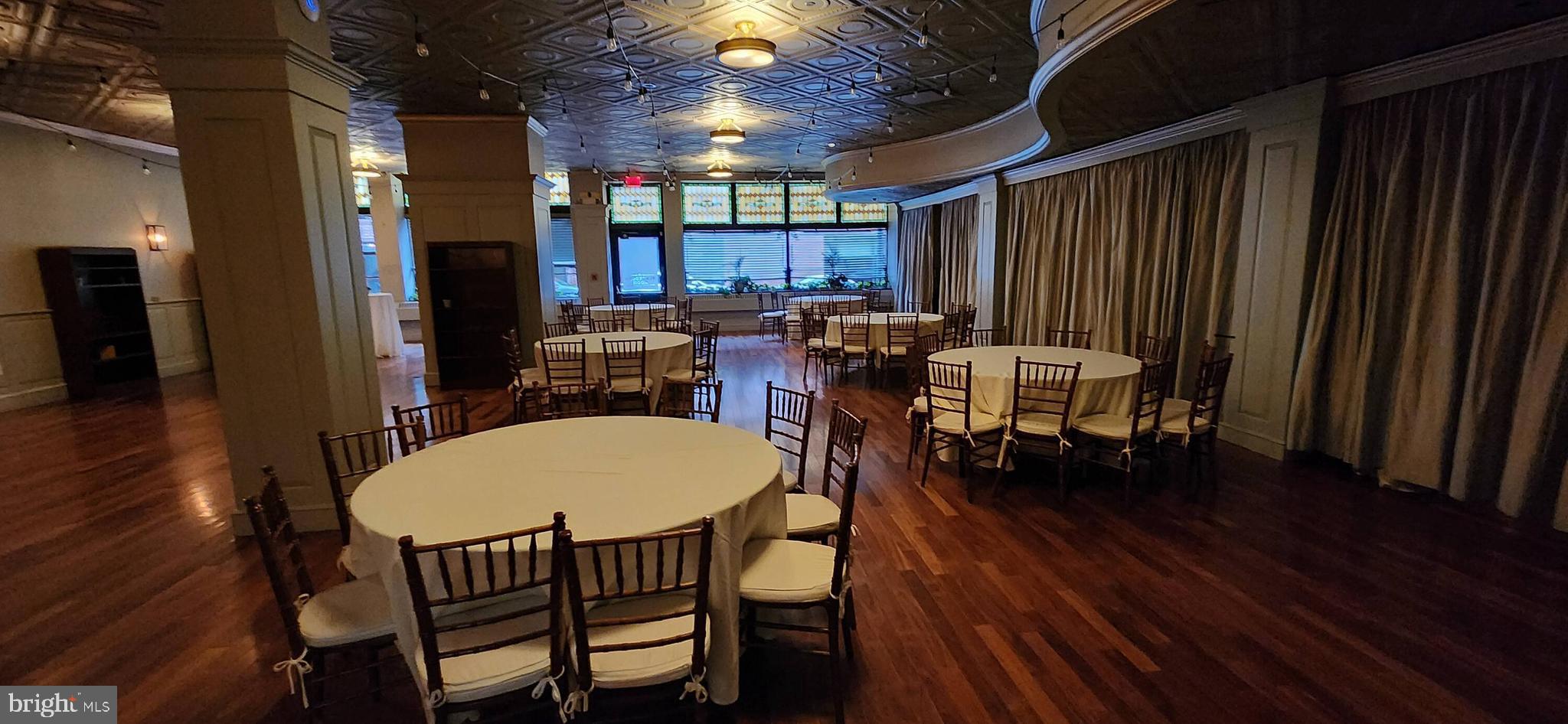 125 WALNUT ST RESTAURANT
