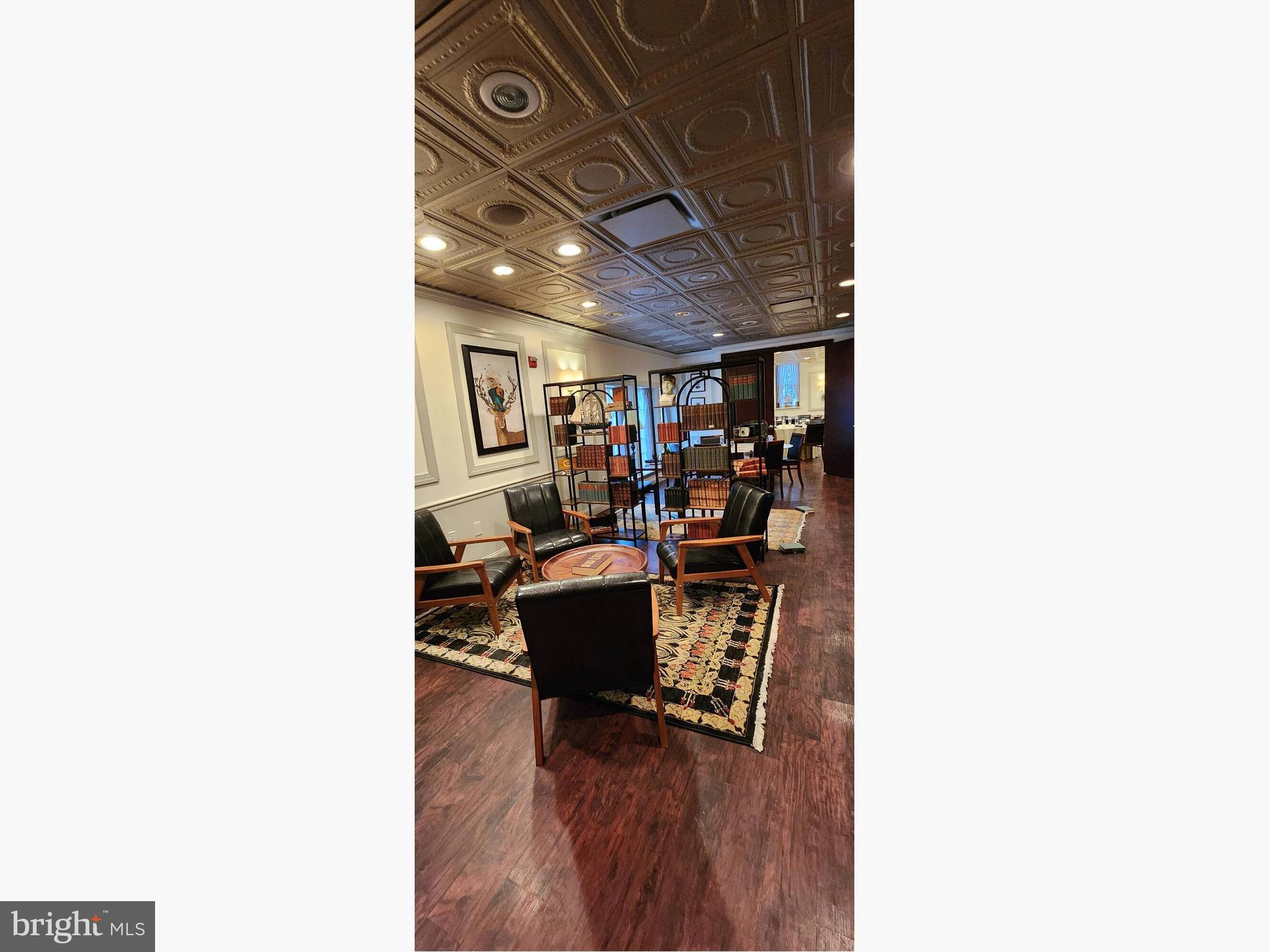 SOCIETY HILL - Commercial Sale