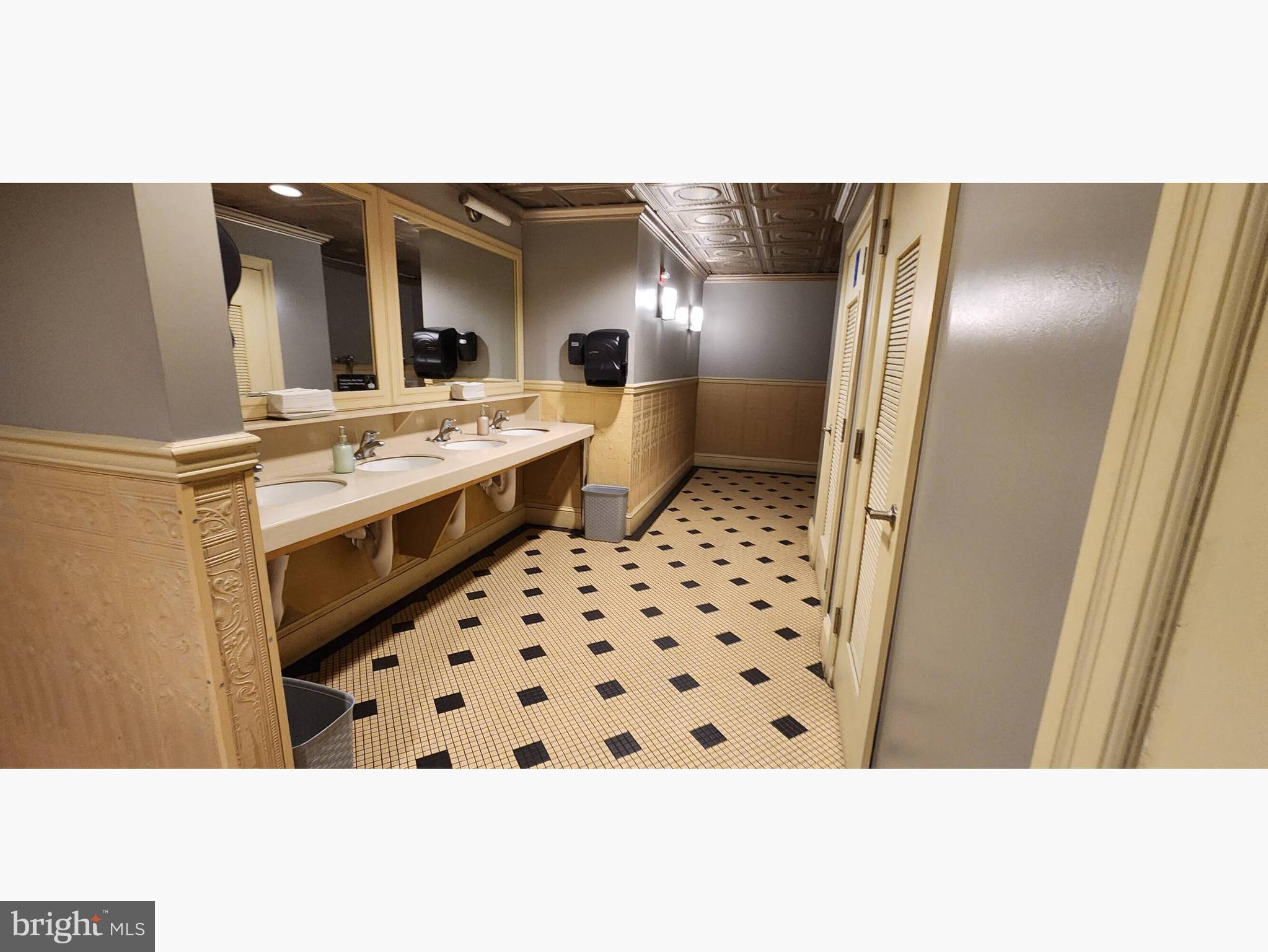 SOCIETY HILL - Commercial Sale