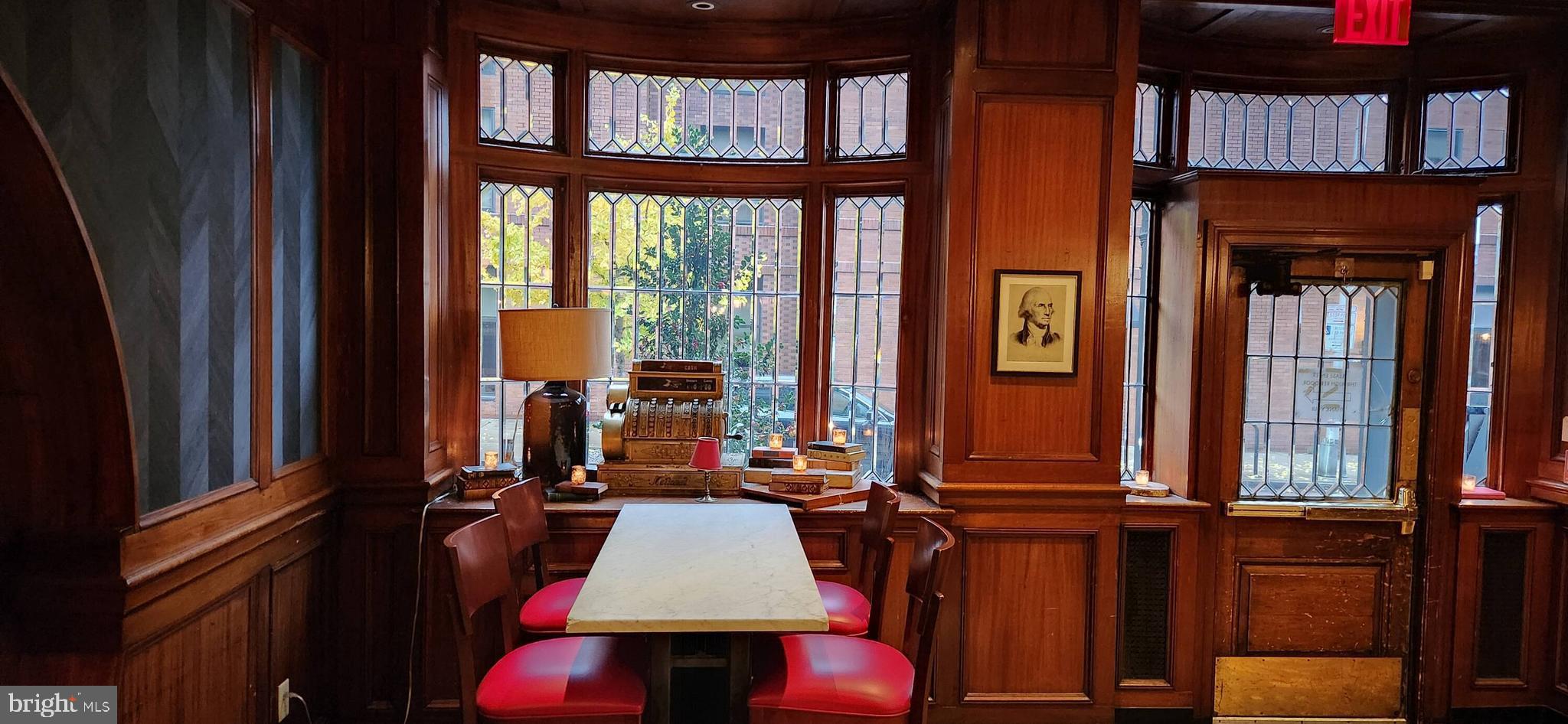 125 WALNUT ST RESTAURANT