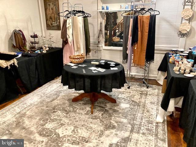 LITTLE ITALY - Commercial Sale