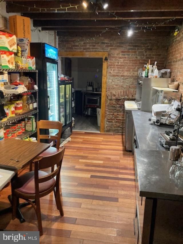 LITTLE ITALY - Commercial Sale