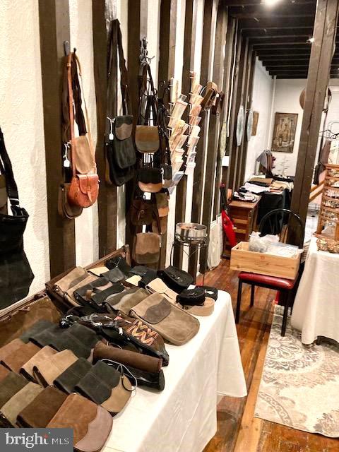 LITTLE ITALY - Commercial Sale