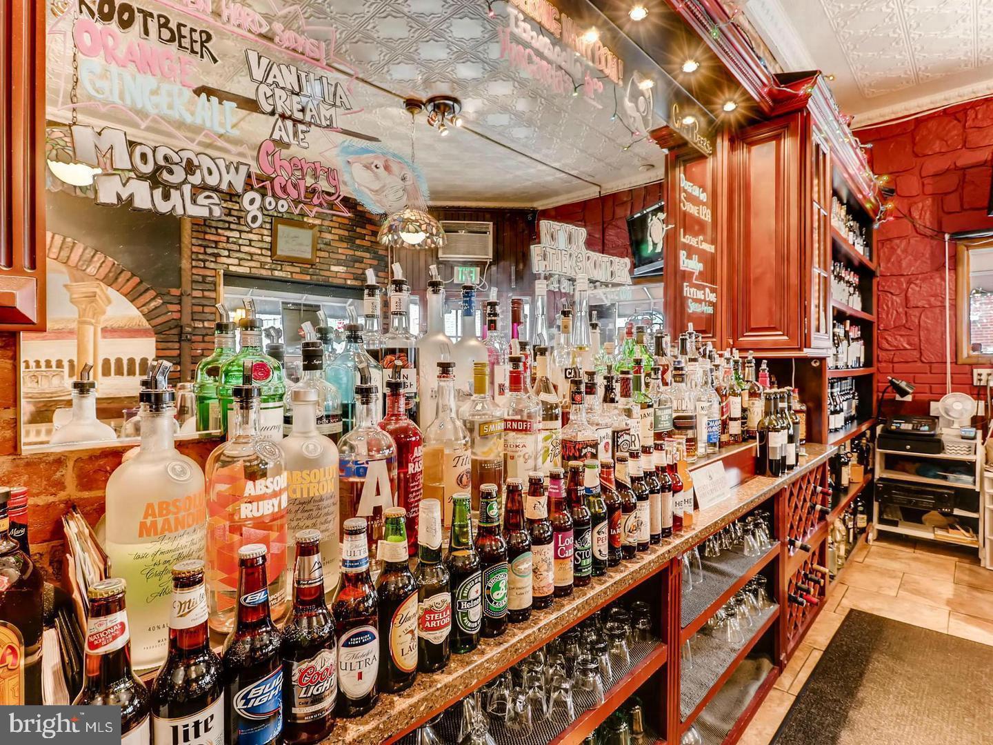LITTLE ITALY - Commercial Sale