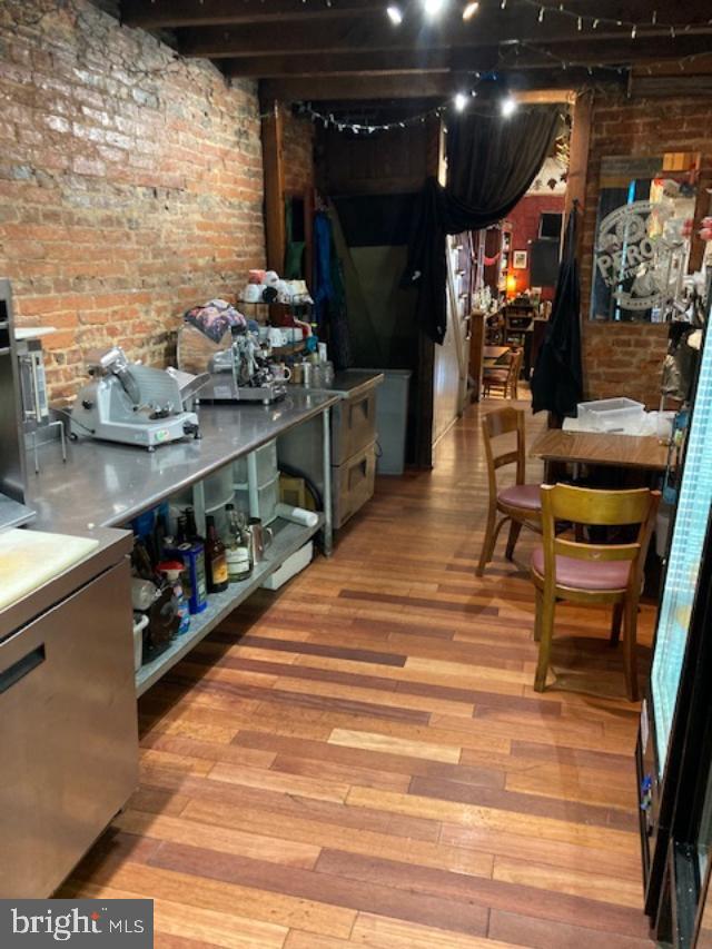 LITTLE ITALY - Commercial Sale