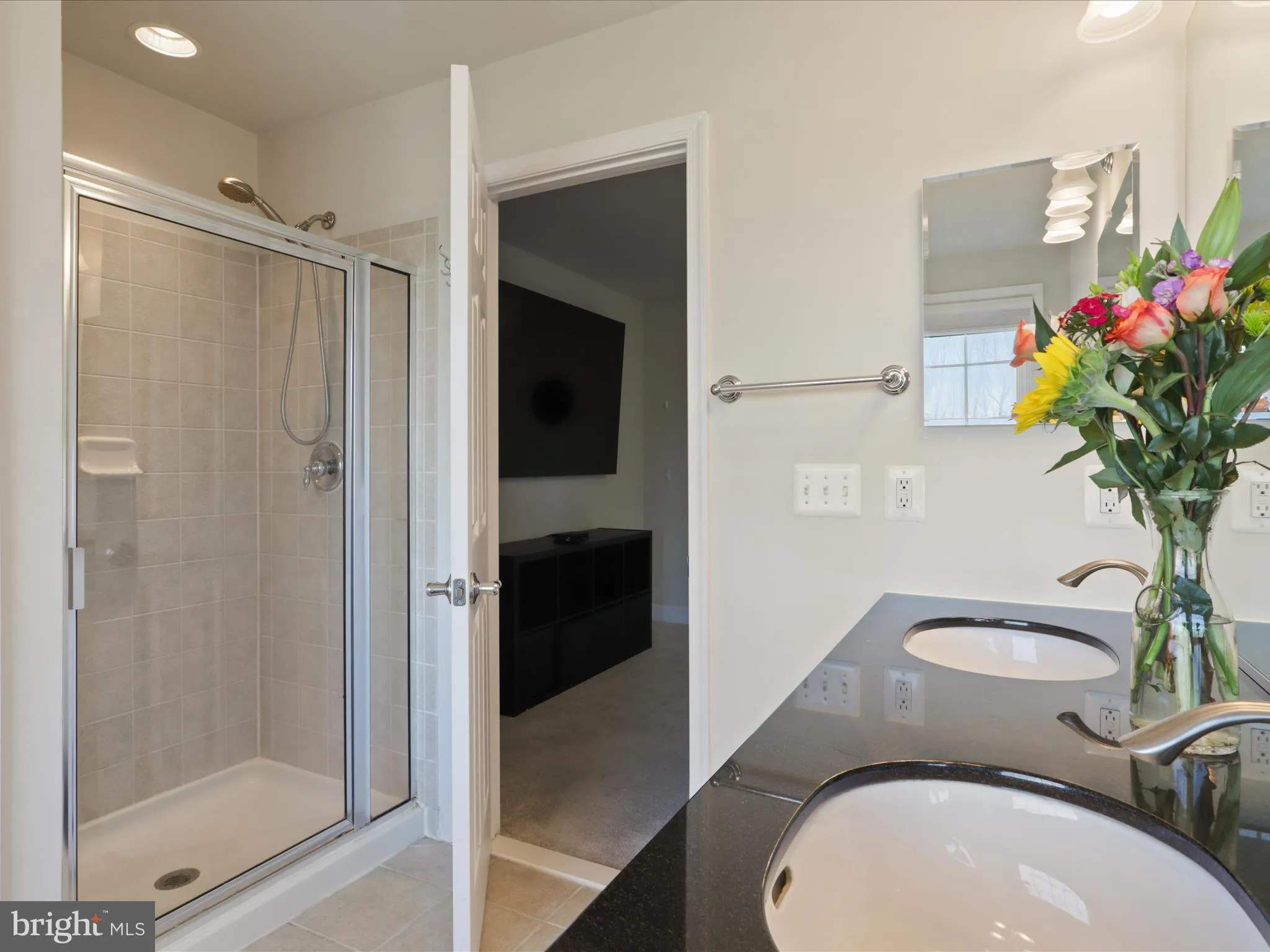 Woodbridge, Virginia 22191, United States, 3 Bedrooms Bedrooms, ,4 BathroomsBathrooms,Residential,Contingent,76566